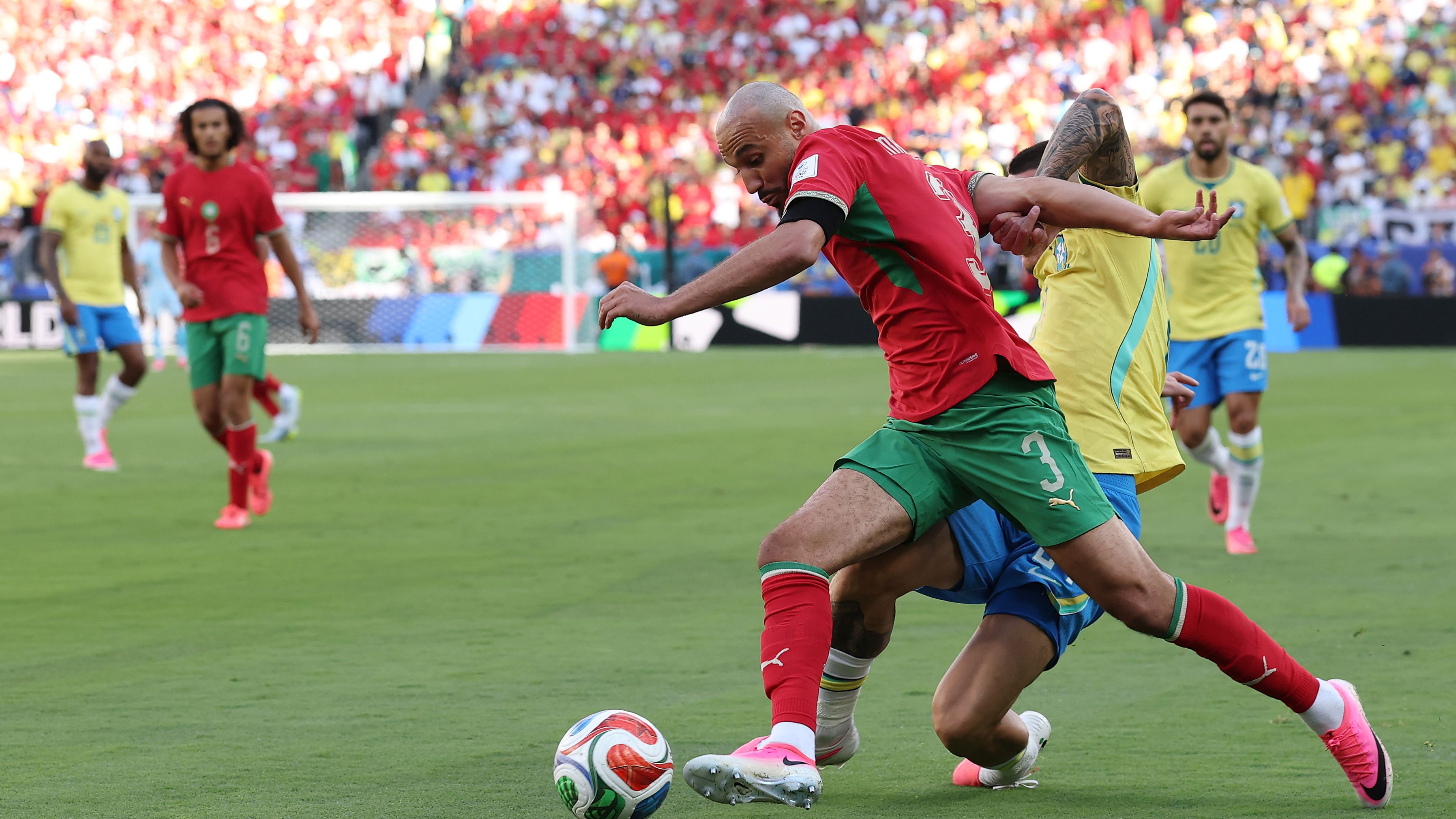 المغرب يلعب بزيادة عددية!.. الصحف البرازيلية تضع أنشيلوتي ولاعبيه في قفص الاتهام
