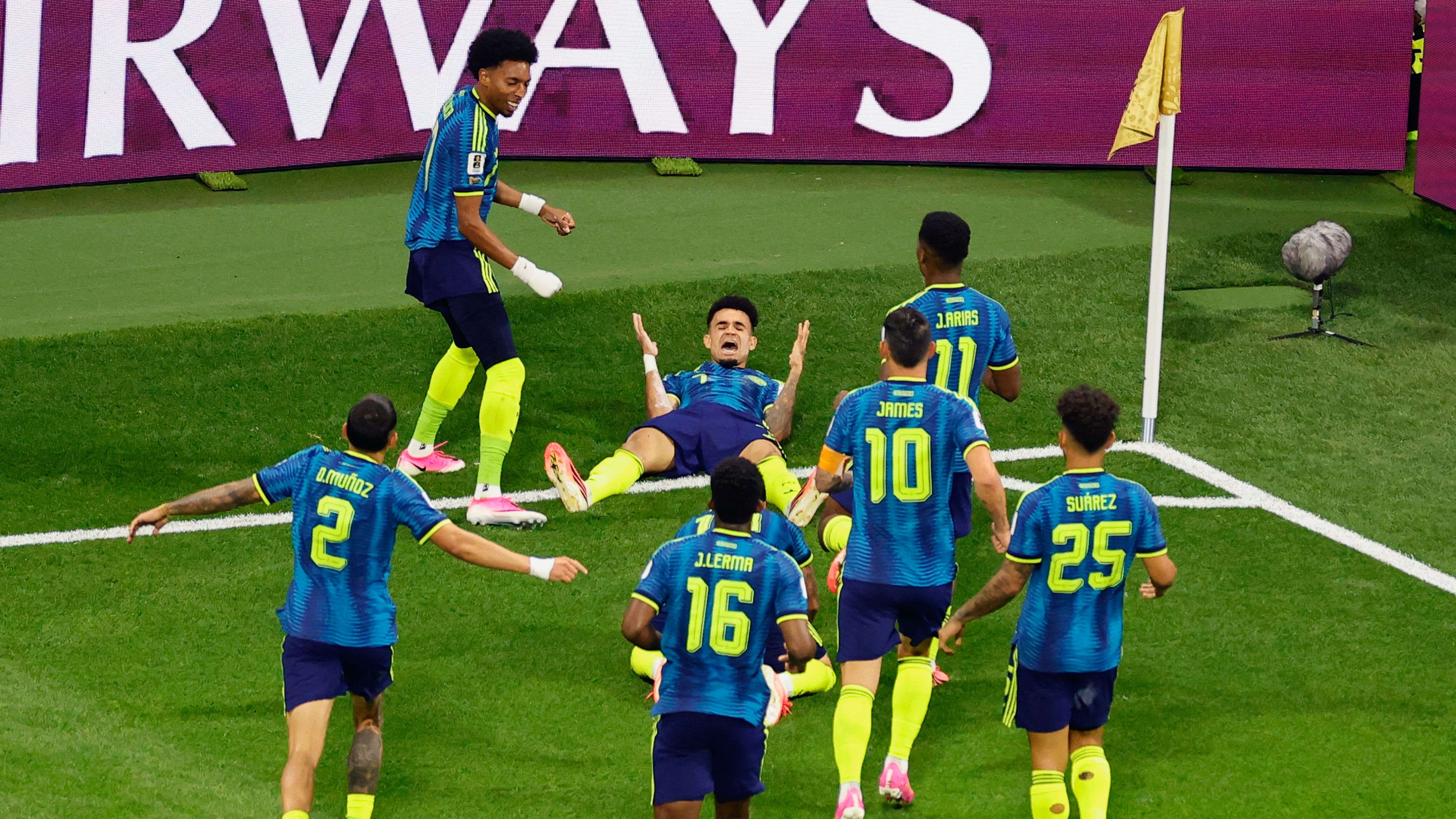 TOPSHOT-FBL-WC-2026-MATCH24-UZB-COL