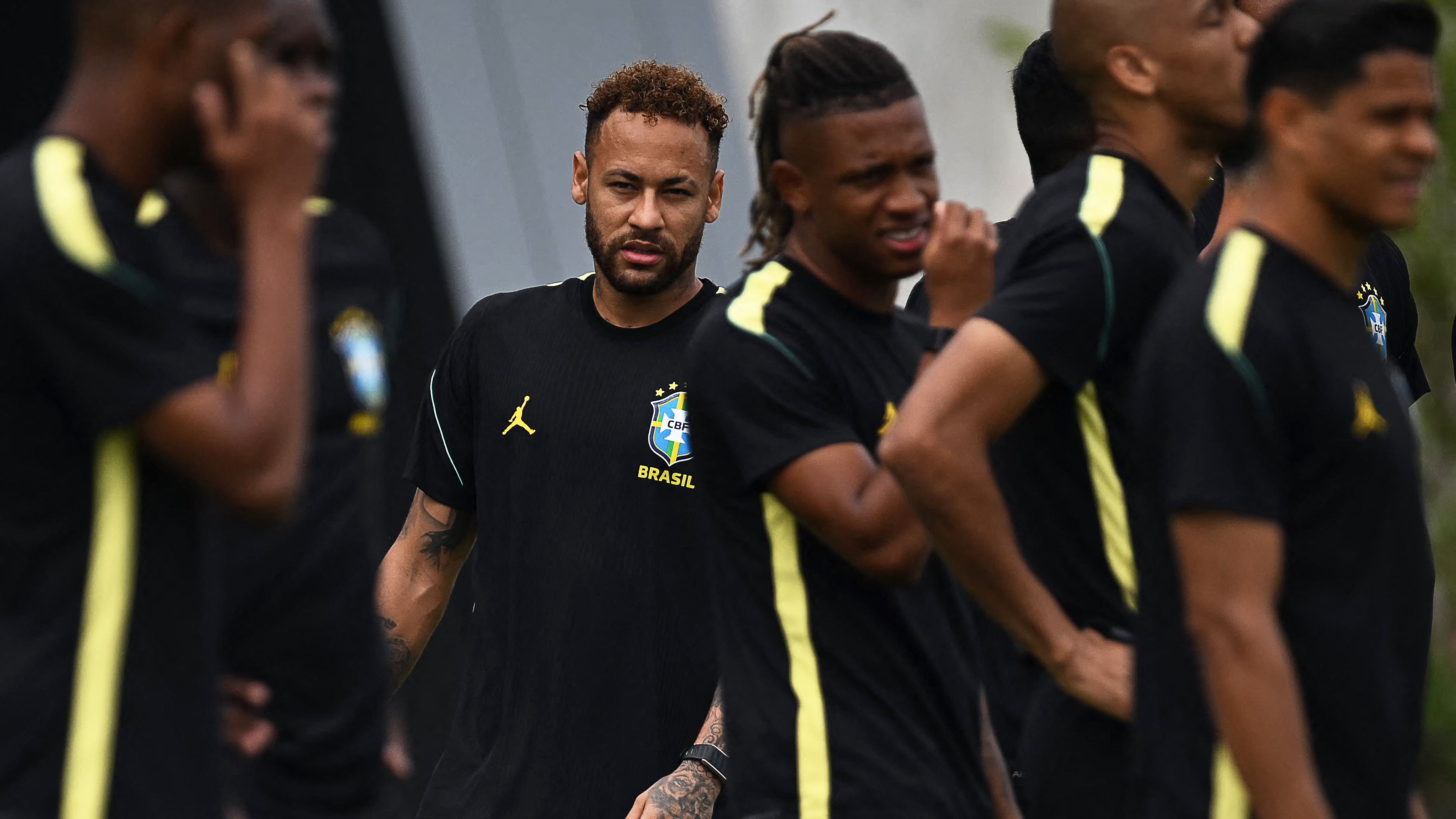 عاصفة مدوية تهز سماء الكرة البرازيلية ورئيس الاتحاد ينهار باكيًا