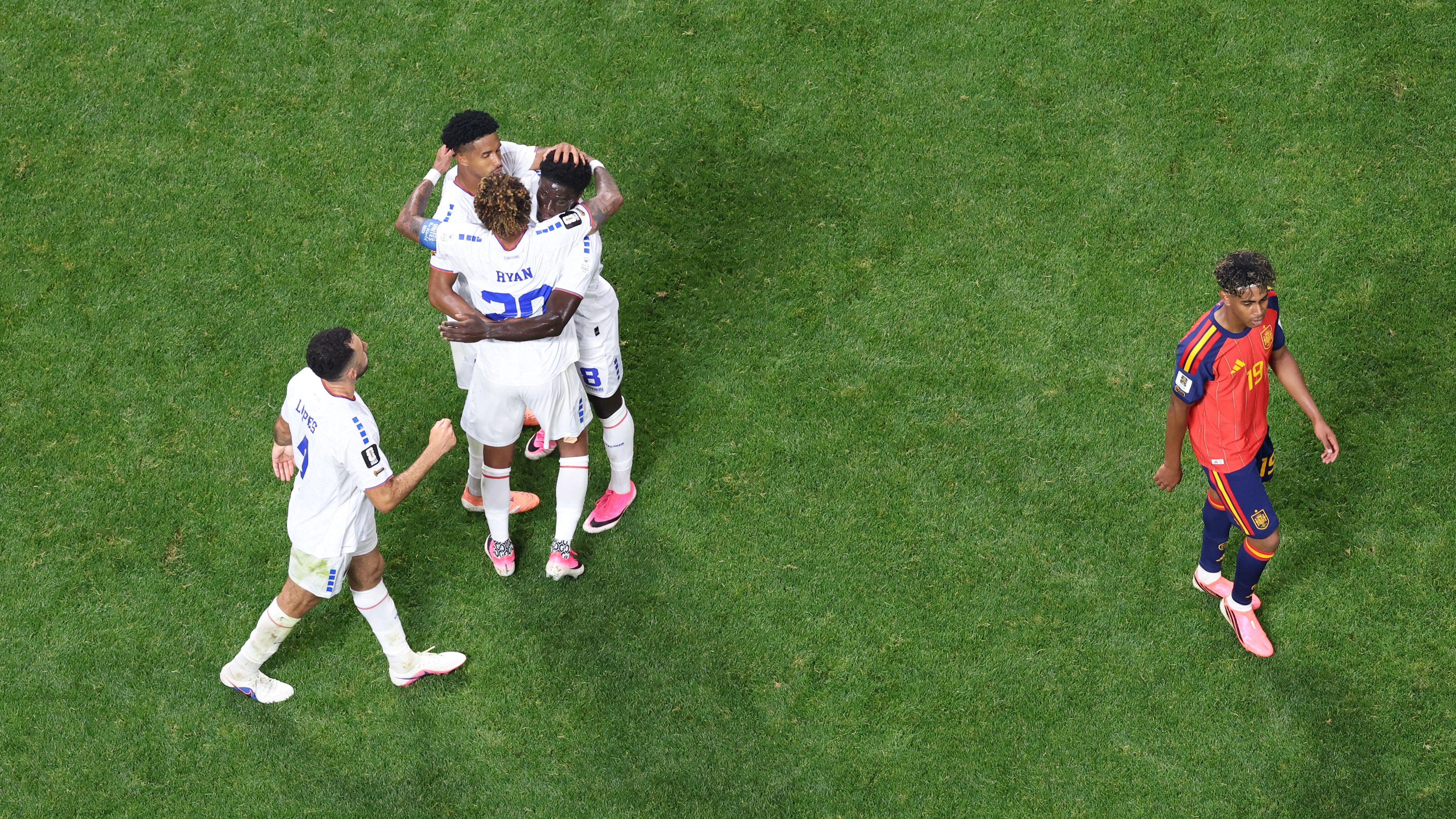 أغرب قصص المونديال.. "لينكد إن" يحوّل موظفًا أيرلنديًا إلى قاتل حلم إسبانيا