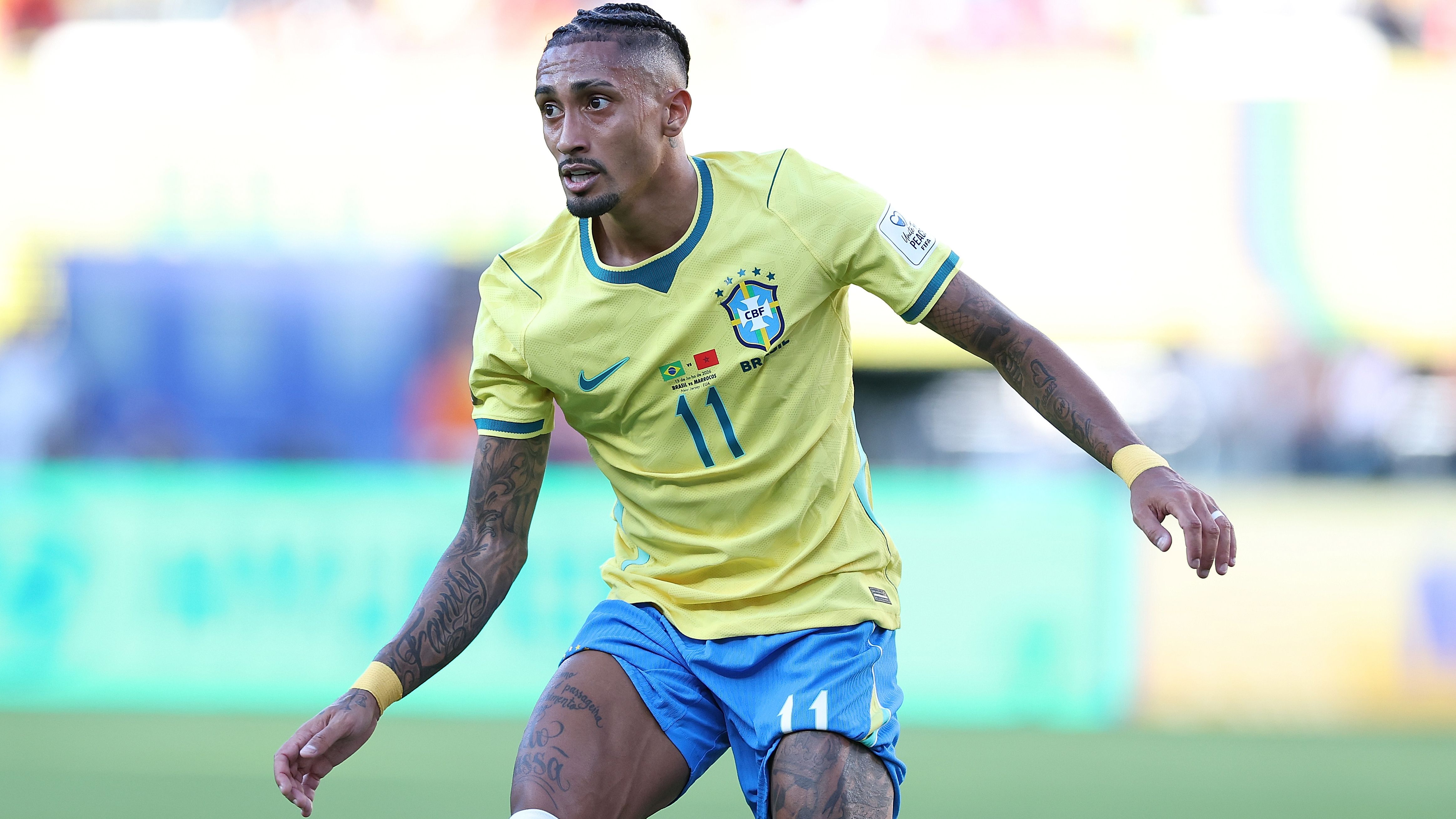 لماذا سار رافينيا حافياً في تدريبات البرازيل قبل مواجهة هايتي؟