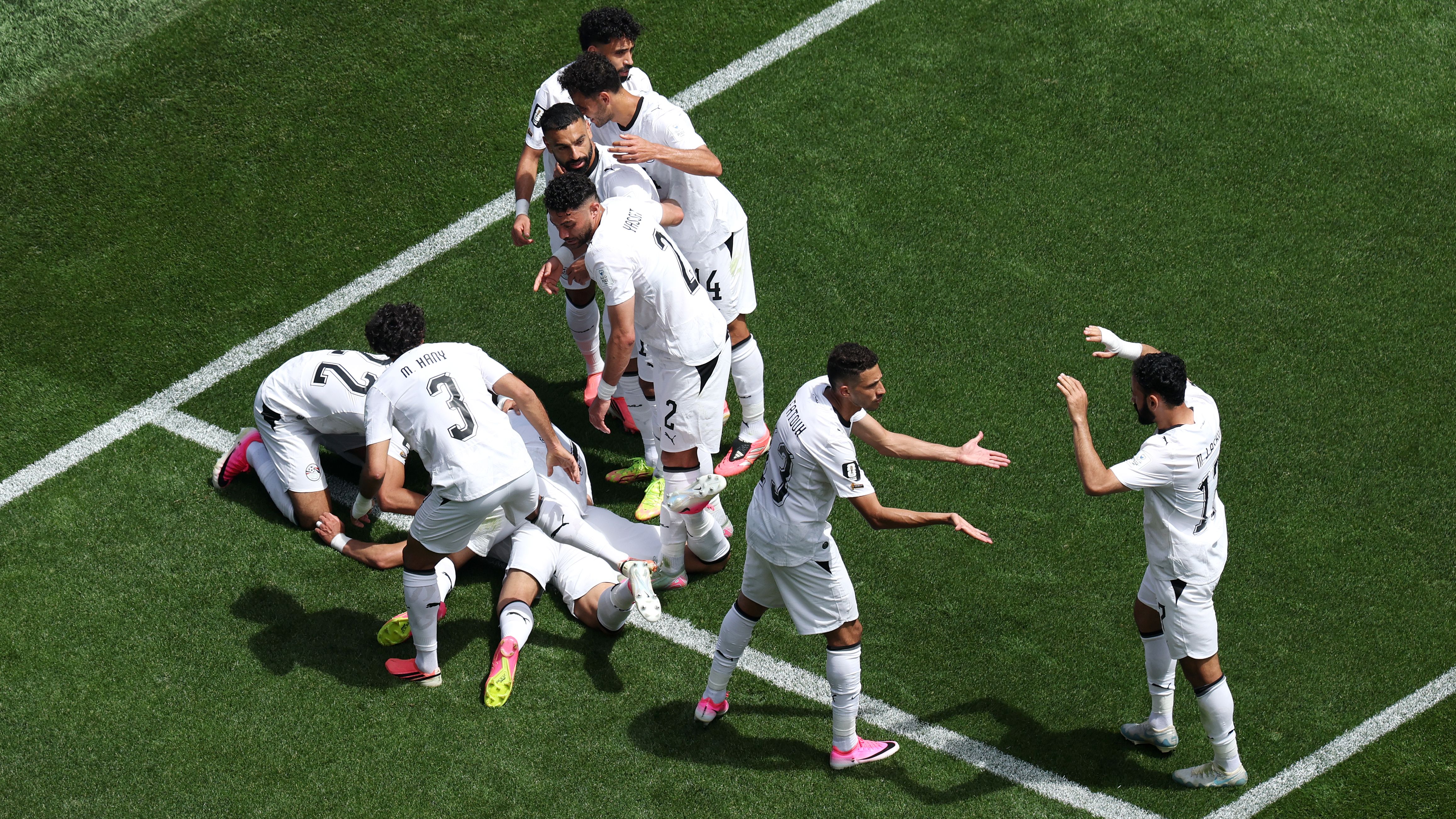 بالفيديو: النيران الصديقة تحرم مصر من انتصار تاريخي أمام بلجيكا في كأس العالم