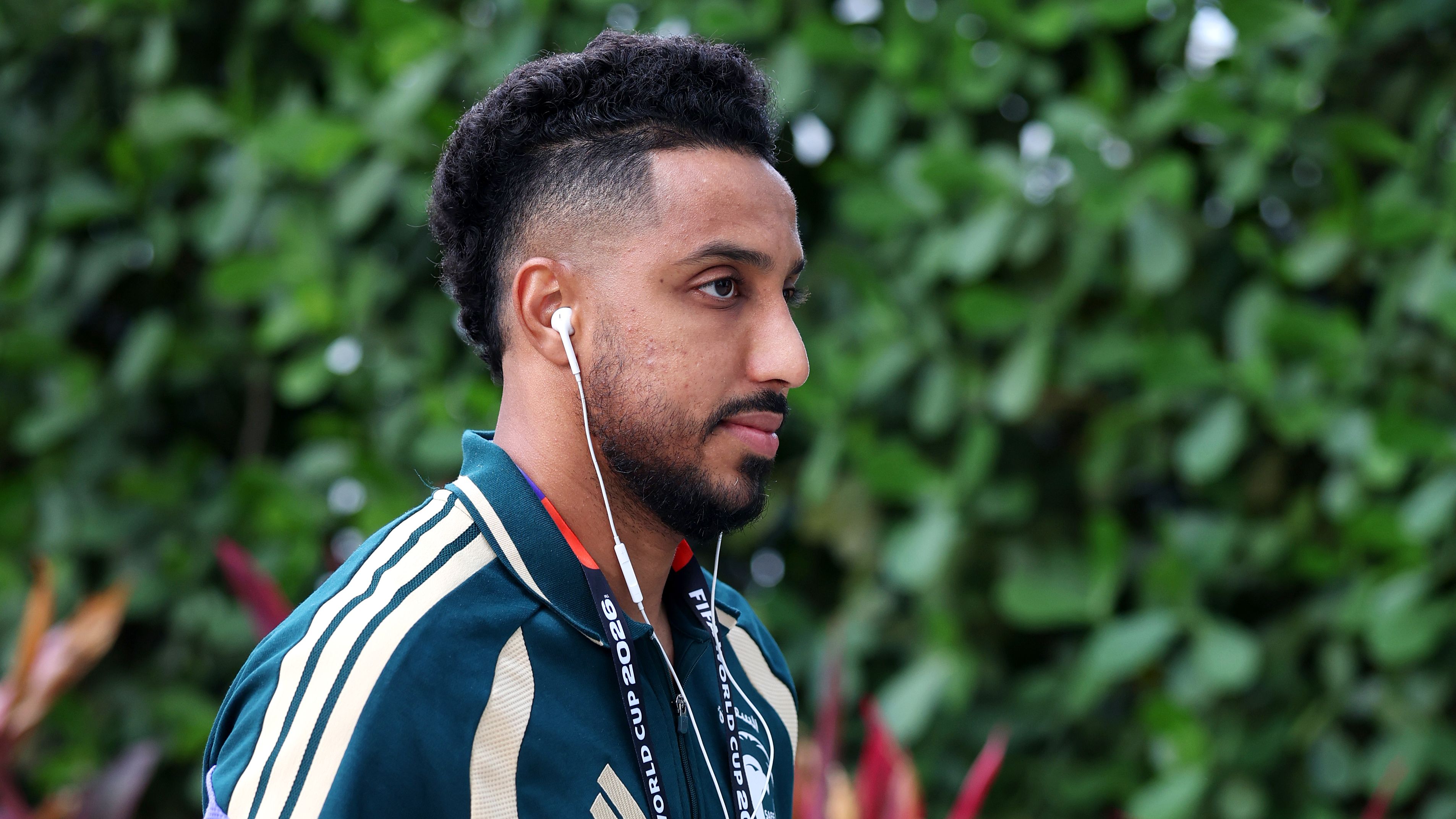 انتقادات حادة لقائد المنتخب السعودي: 'لم يعد كما كان ويجب أن يكون بديلاً'