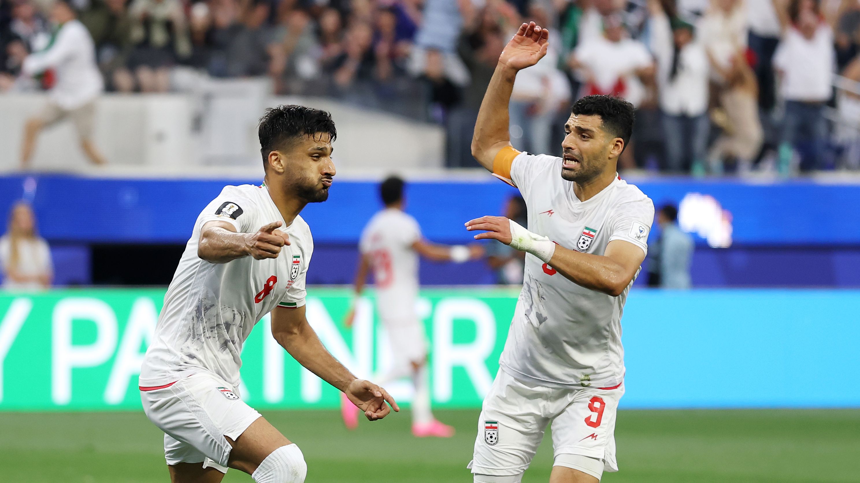 قائد إيران يصف مشاركته في المونديال بـ«الكارثة» ويطالب الفيفا بدعم أكبر