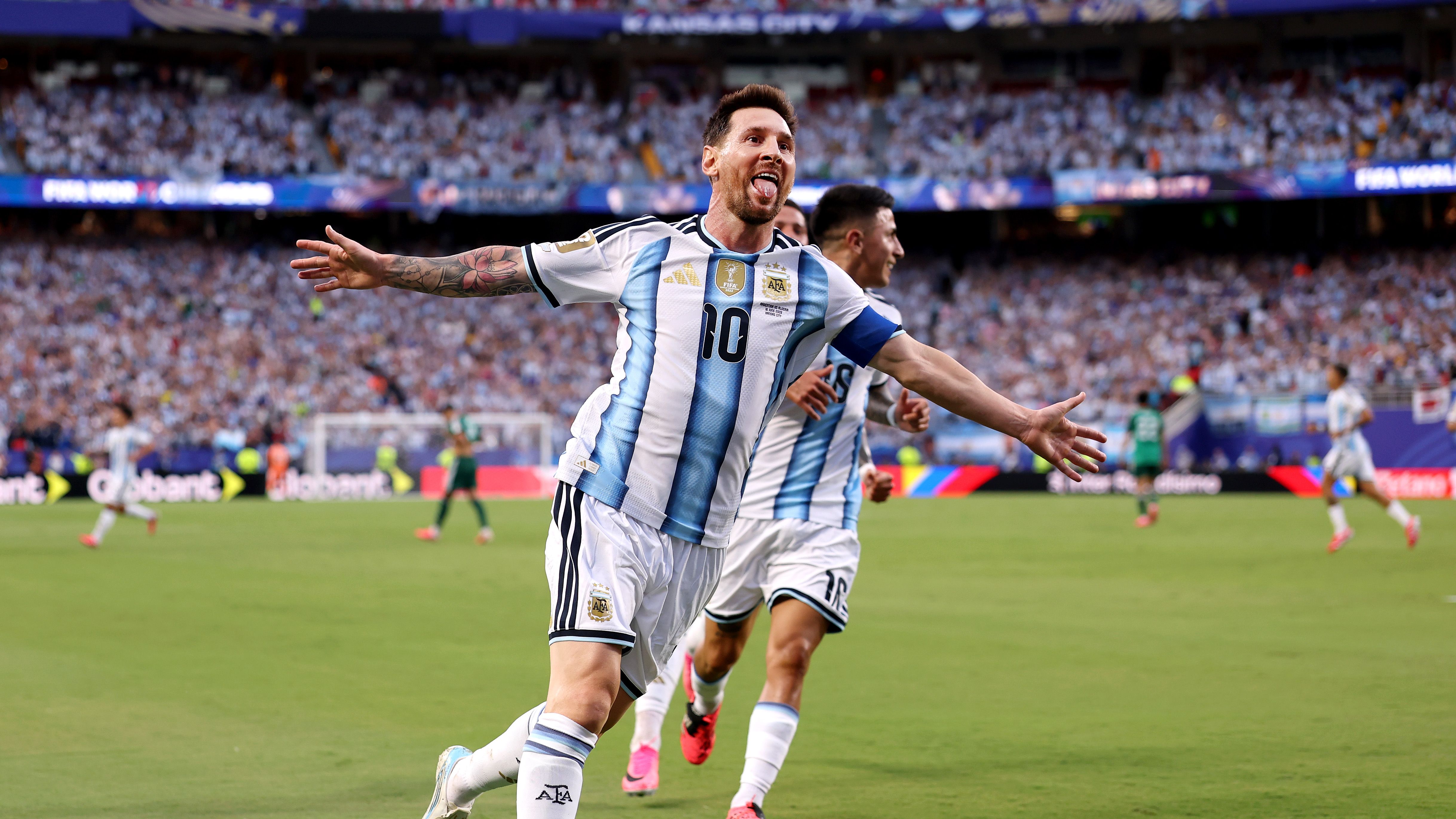 ميسي يعادل رقم كلوزه كأفضل هداف في تاريخ المونديال بعد هاتريكه في شباك الجزائر