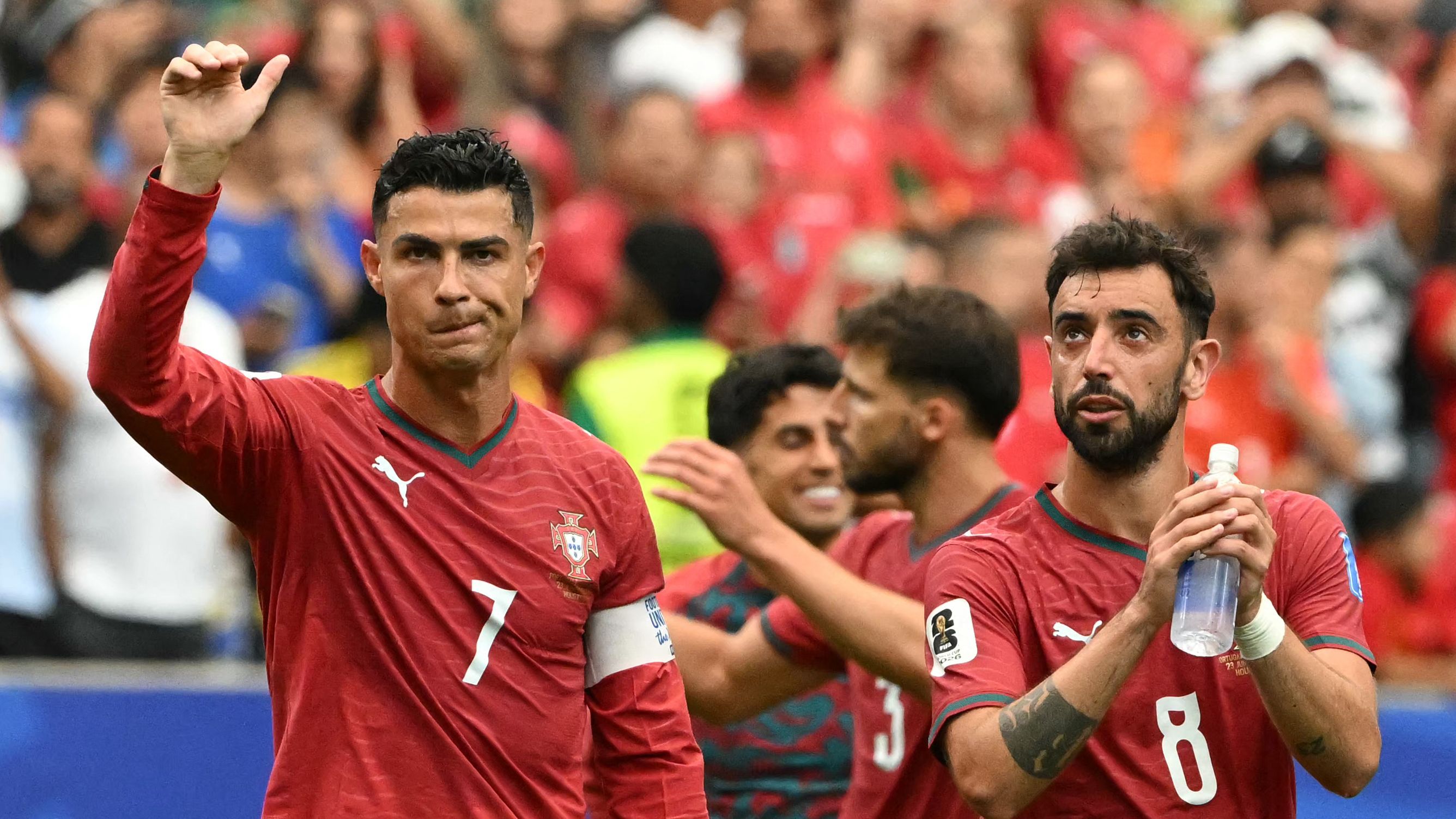 برونو فيرنانديز يقرر البقاء في مانشستر يونايتد رغم العروض السعودية
