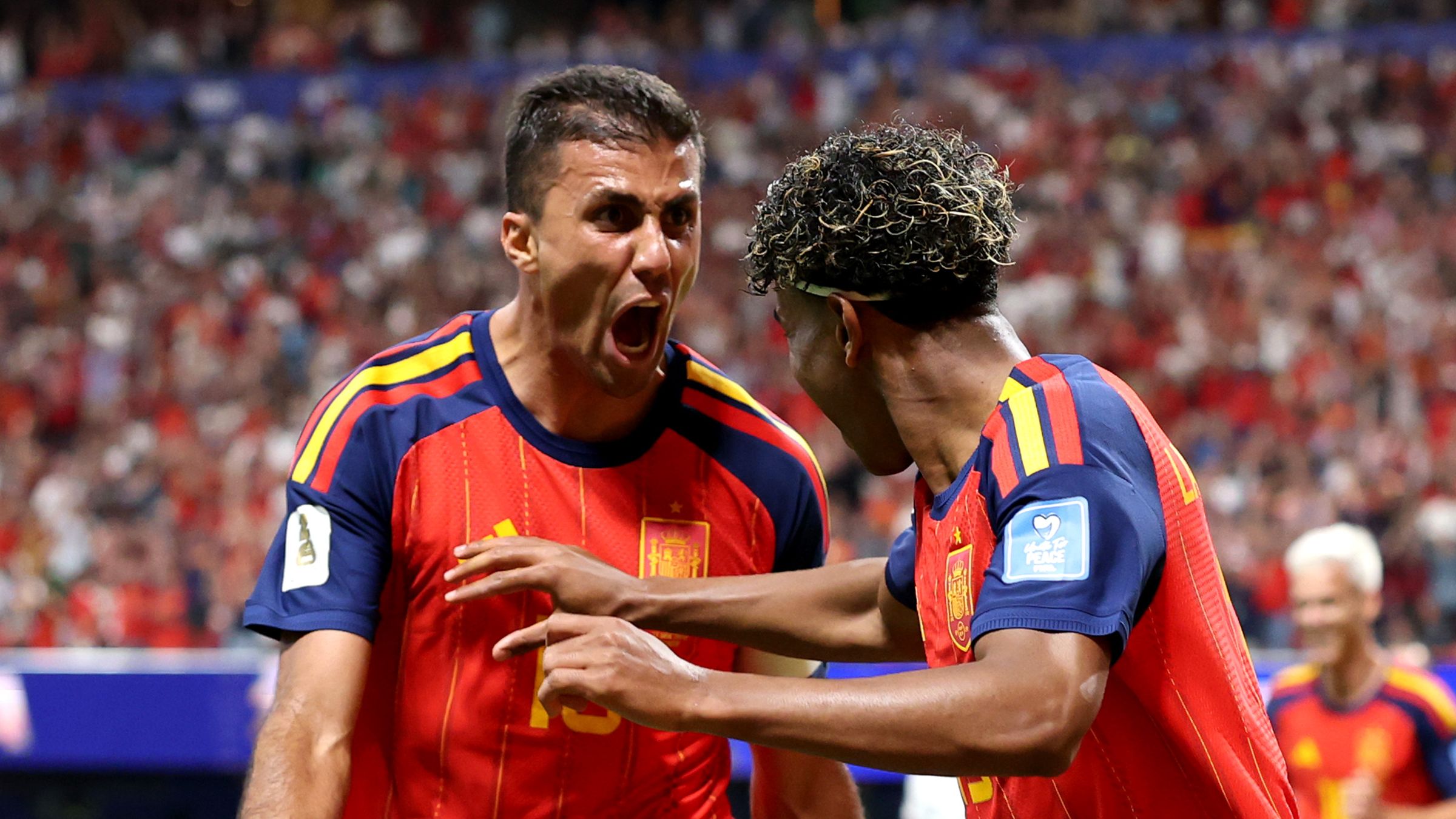 من الريال لبرشلونة.. اتصال فليك وتدخل يامال يغيران مسار صفقة رودري