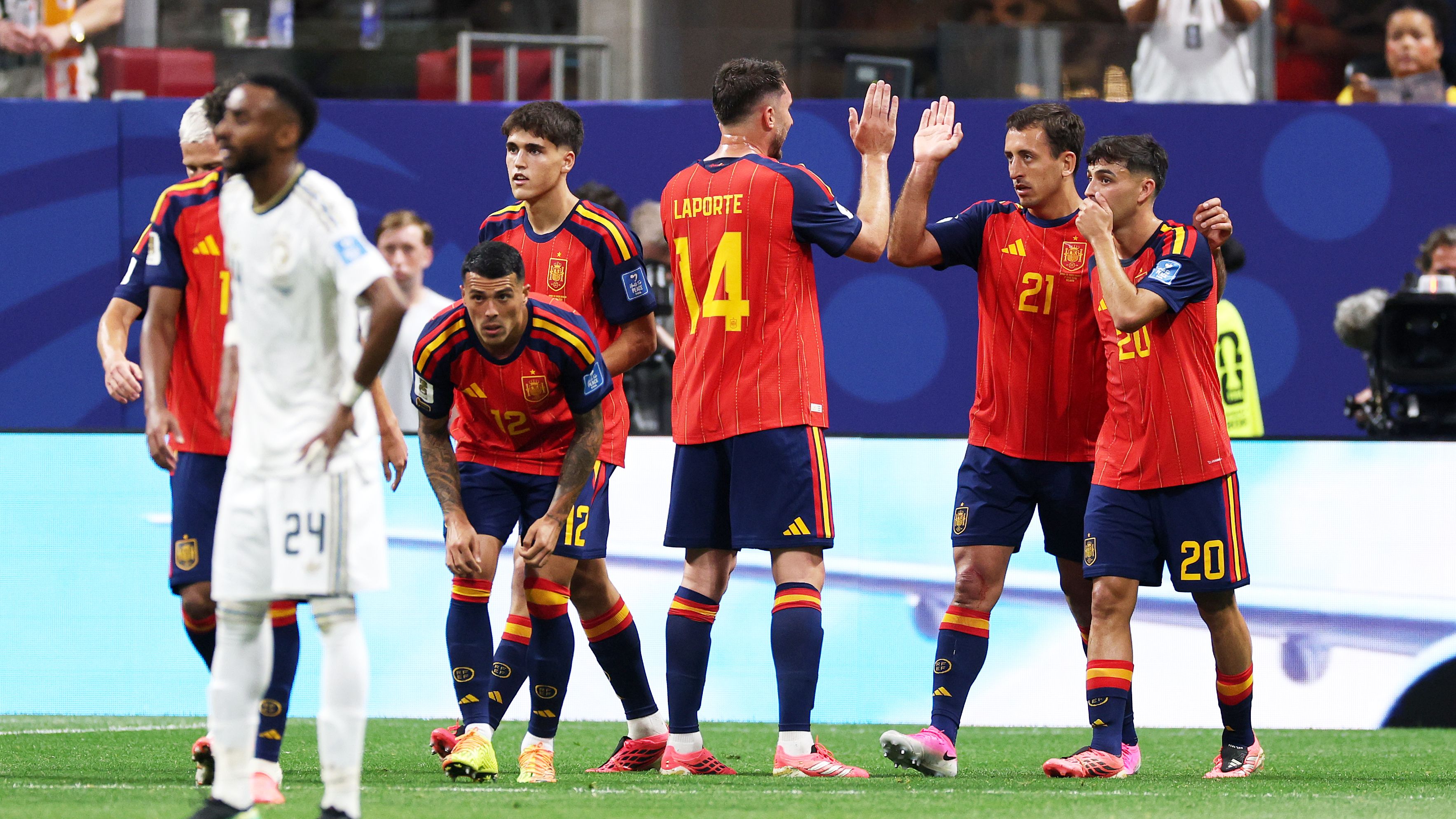 غضب جماهيري عارم بعد خسارة المنتخب السعودي أمام إسبانيا في كأس العالم