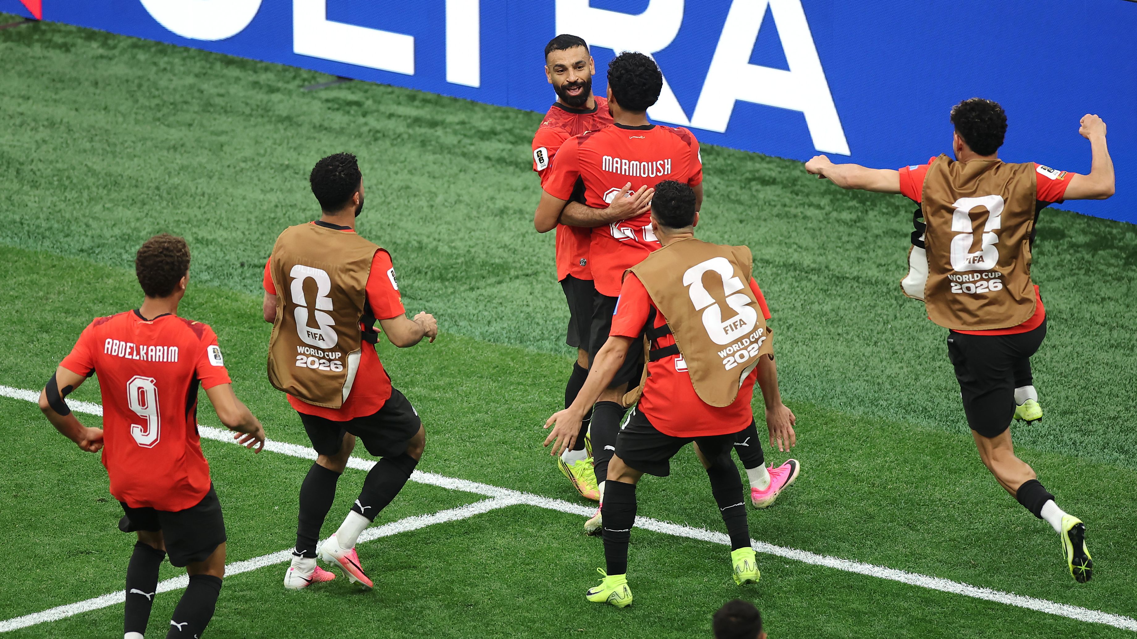 صلاح يصف فوز مصر التاريخي بكأس العالم بـ«الإنجاز المذهل»