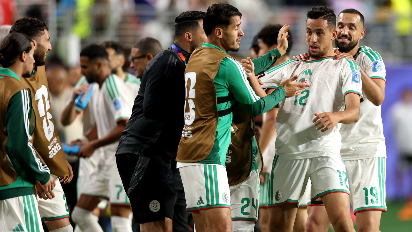 جانب من مباراة الأردن والجزائر في كأس العالم