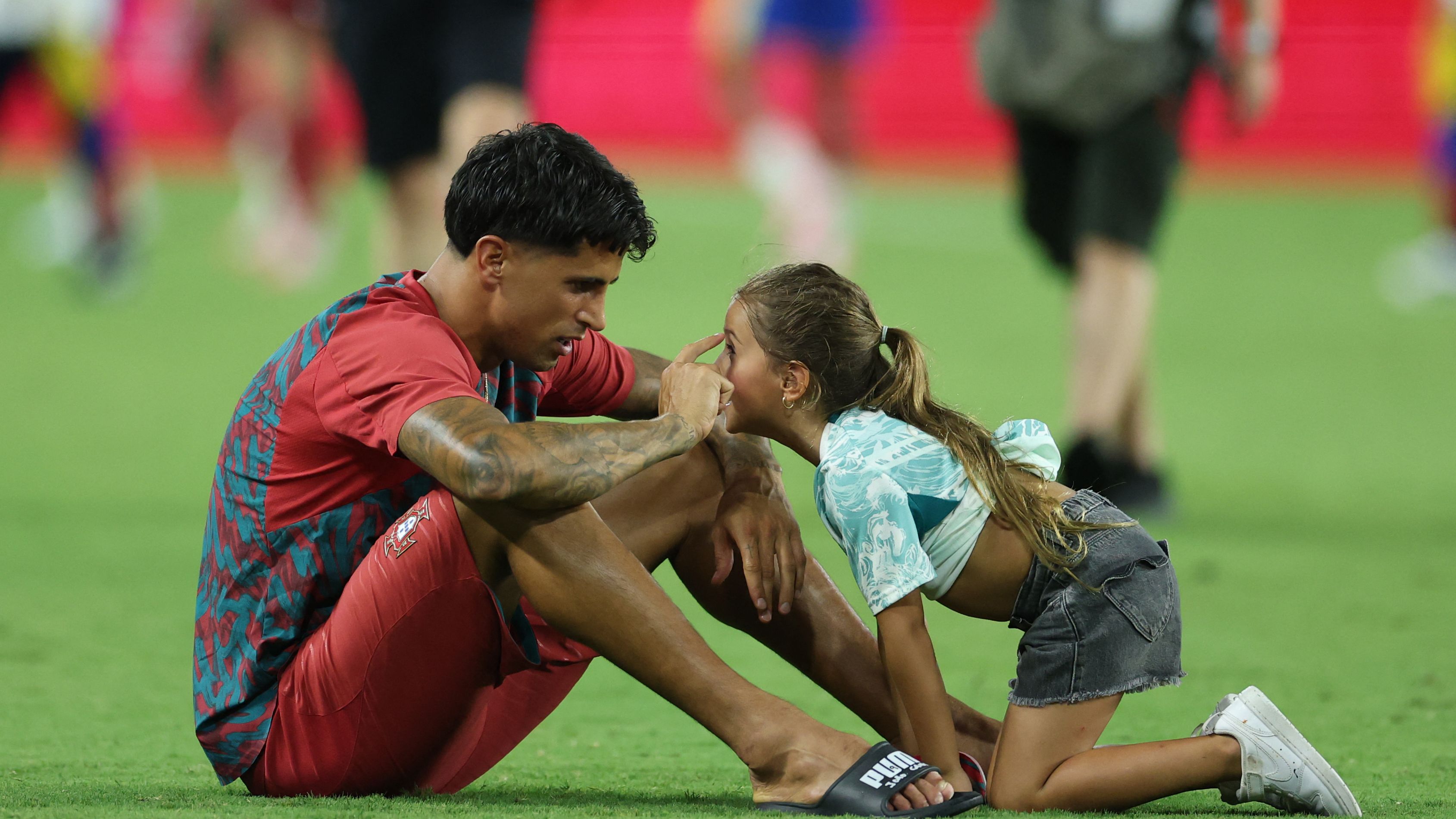 الهلال يرمي الكرة في ملعب برشلونة بشأن كانسيلو