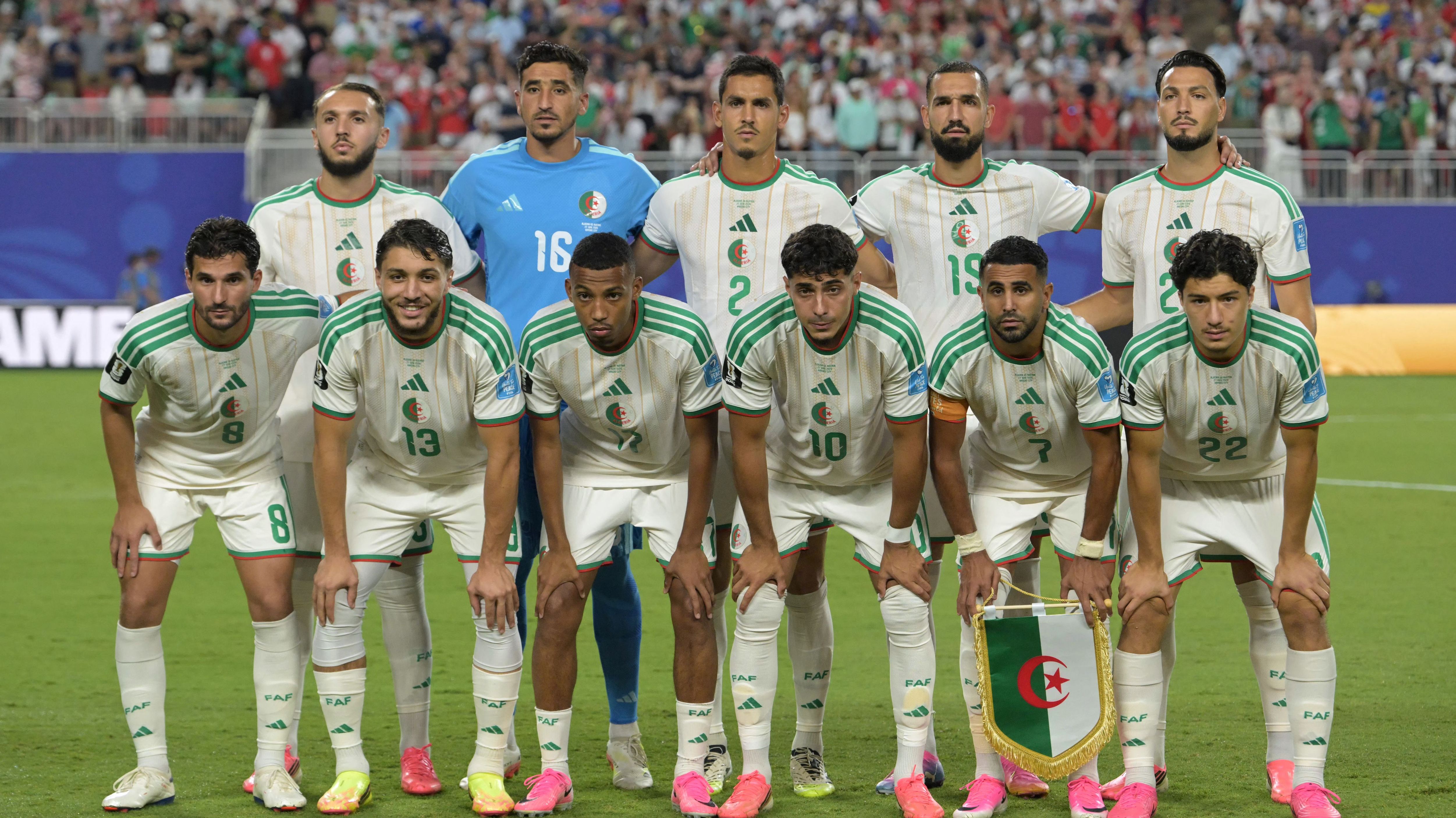 بعد آيت نوري.. لاعب آخر يغادر معسكر الجزائر