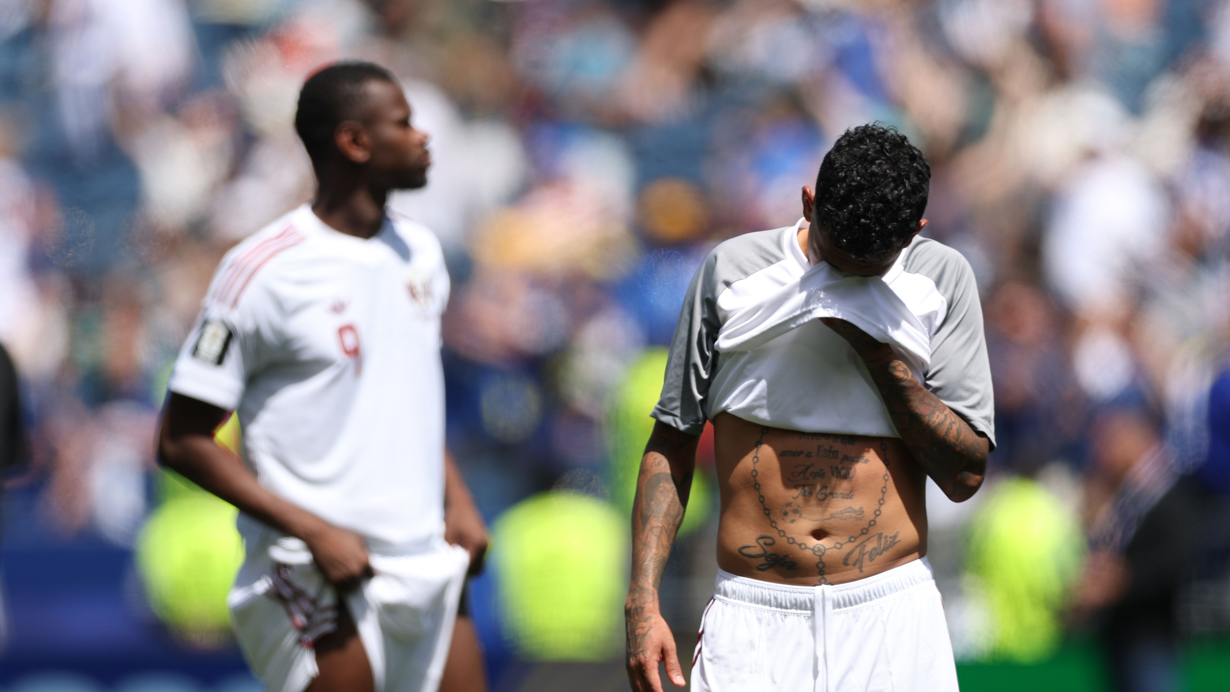 بالفيديو.. الفيفا ينقذ منتخب قطر من خسارة نقاط البحرين الخليجية