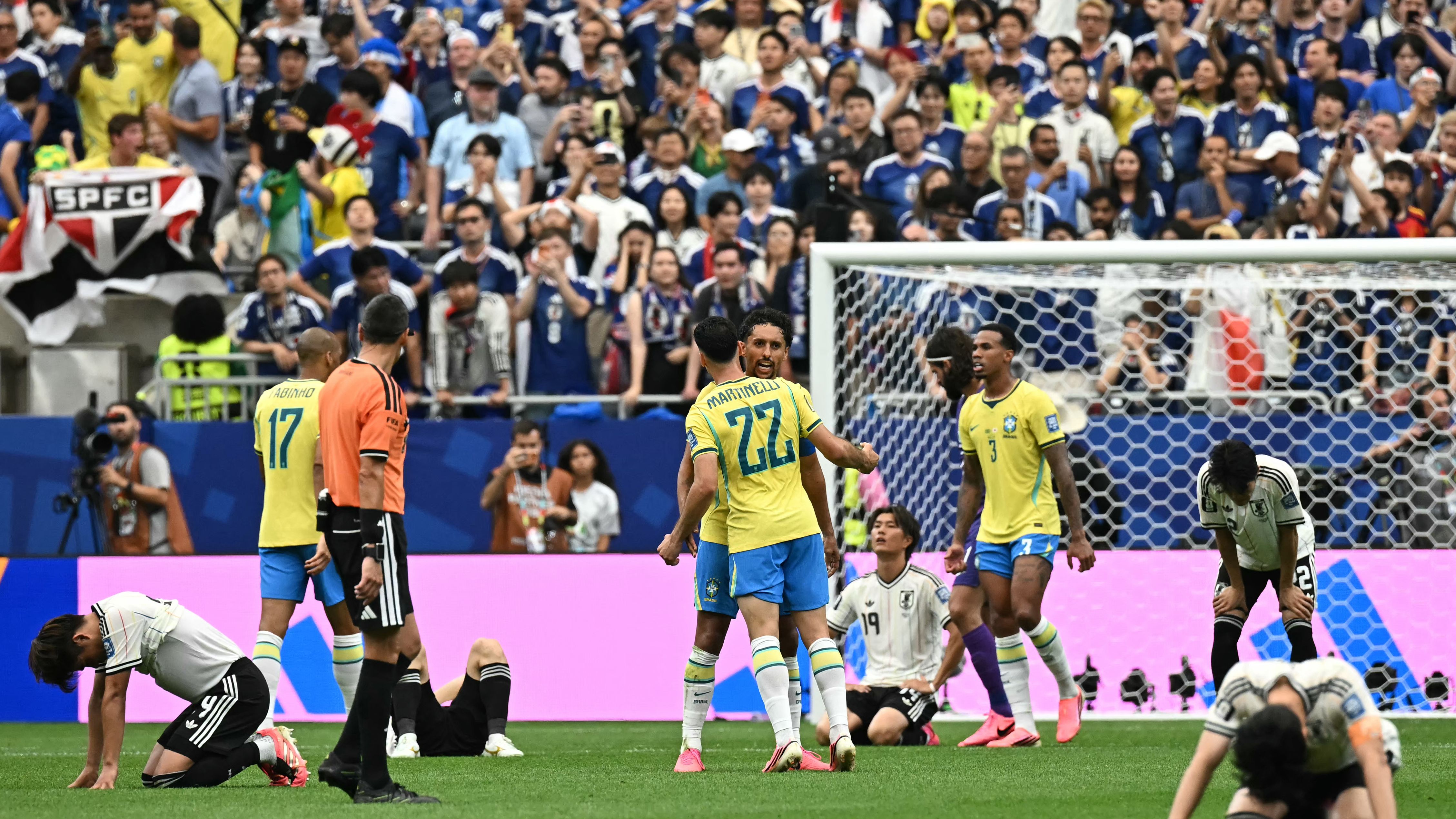 فيديو: بكف يده.. نجم البرازيل يغضب جماهير اليابان