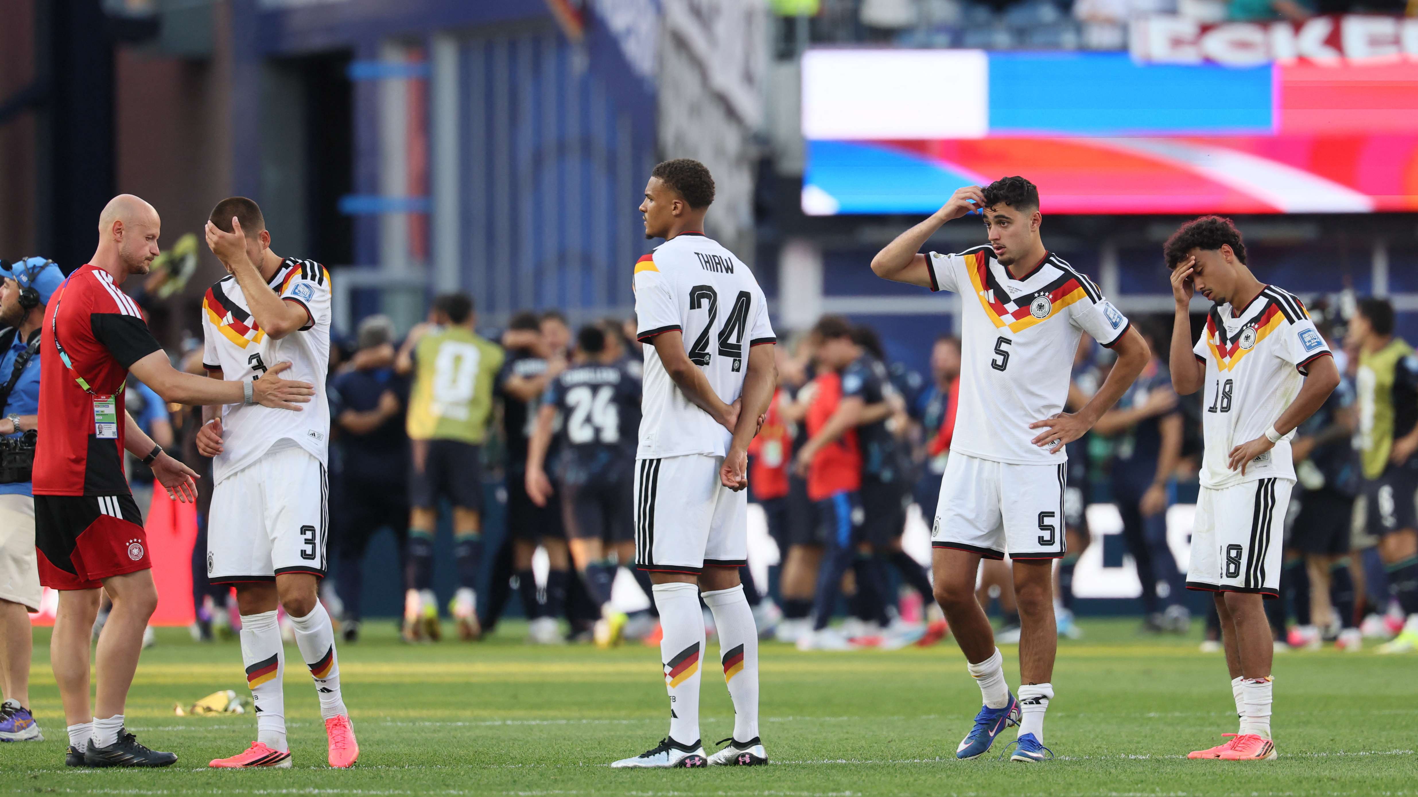 FBL-WC-2026-MATCH74-GER-PAR-FANS