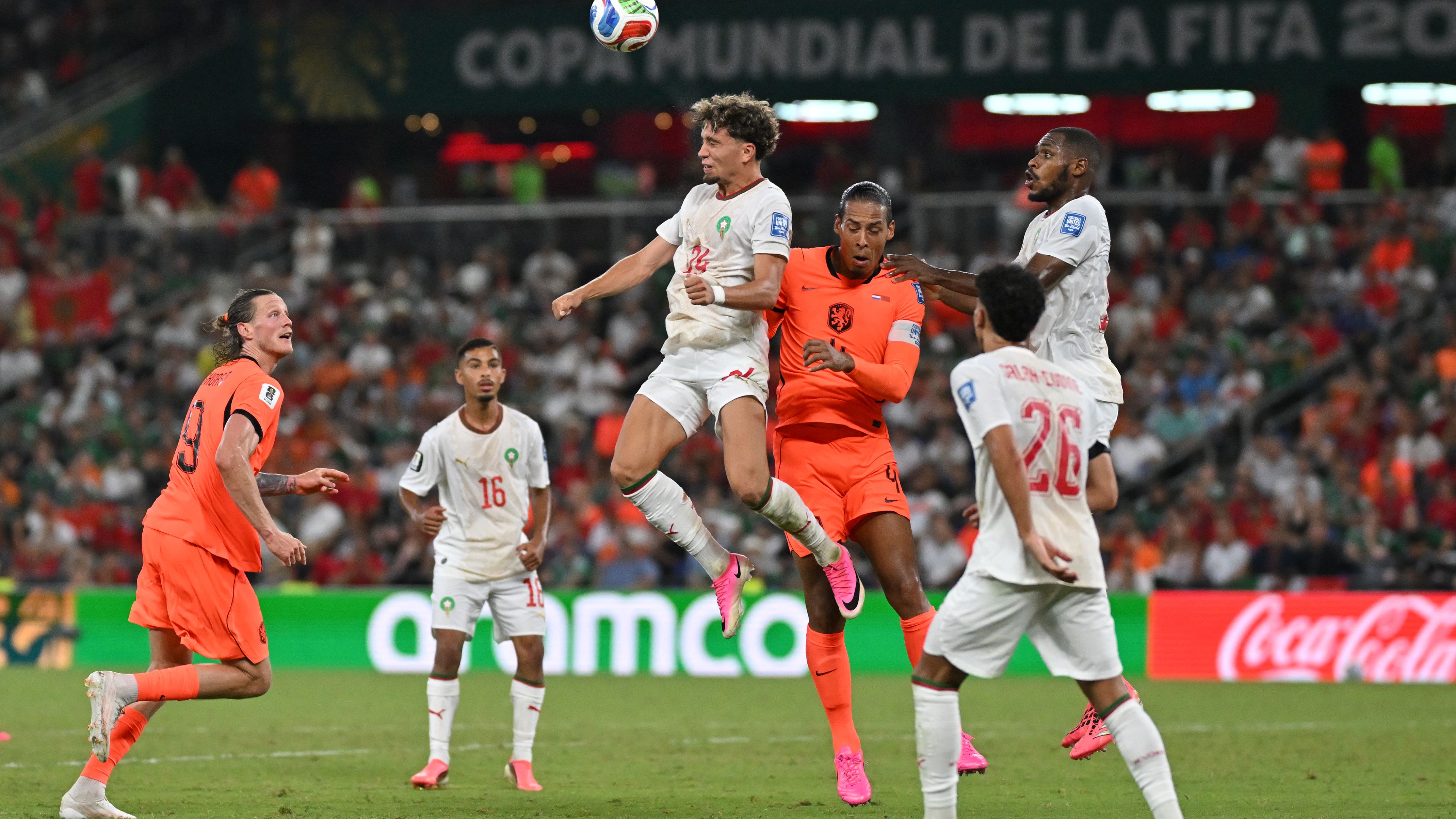 الاتحاد الهولندي يلجأ للقضاء.. أحداث ما بعد السقوط أمام المغرب تصل النيابة