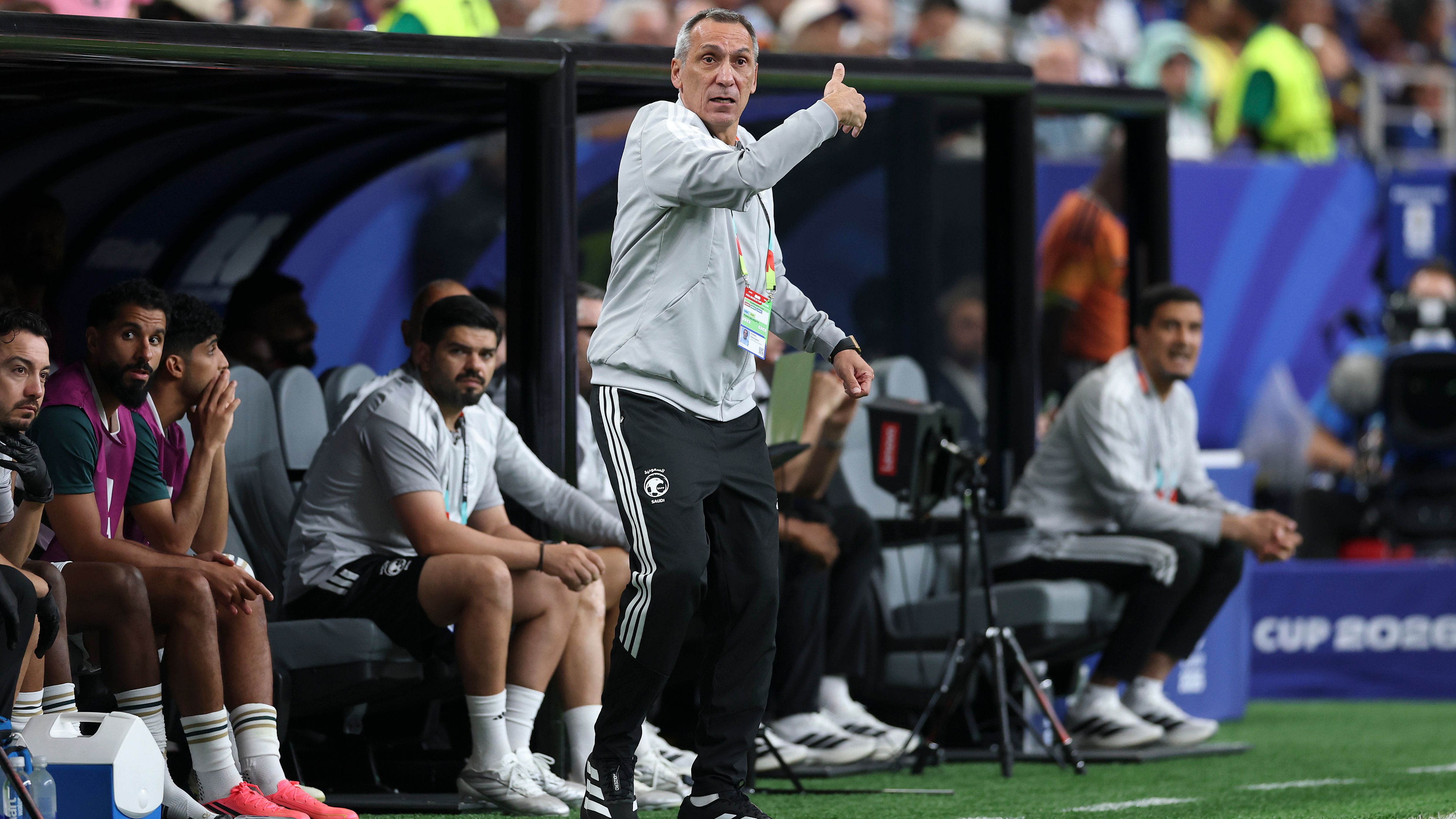 غضب جماهيري عارم في السعودية بعد خروج المنتخب من المونديال ومطالب برحيل دونيس