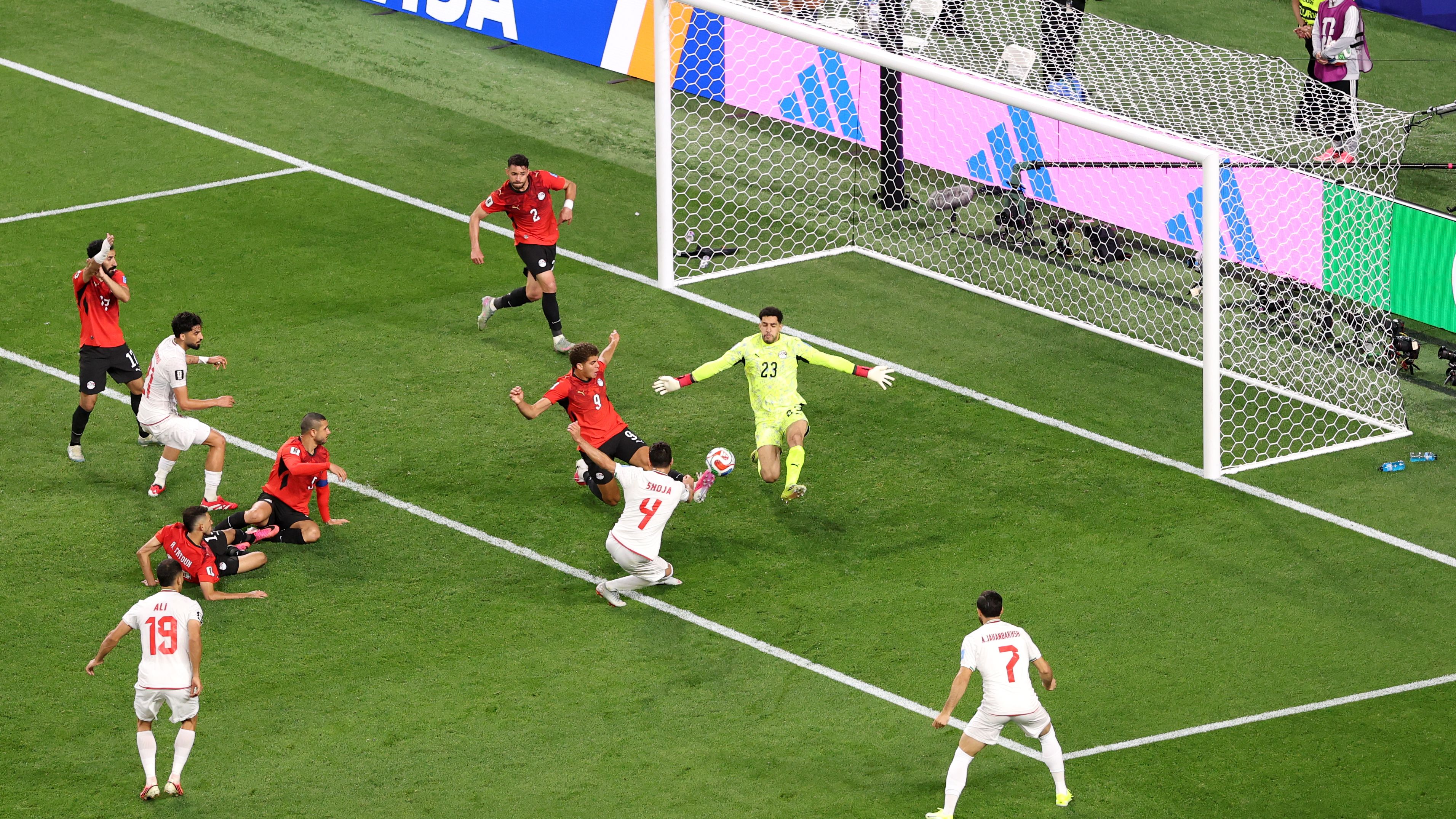 خبير تحكيمي يثبت صحة إلغاء هدف إيران أمام مصر في كأس العالم