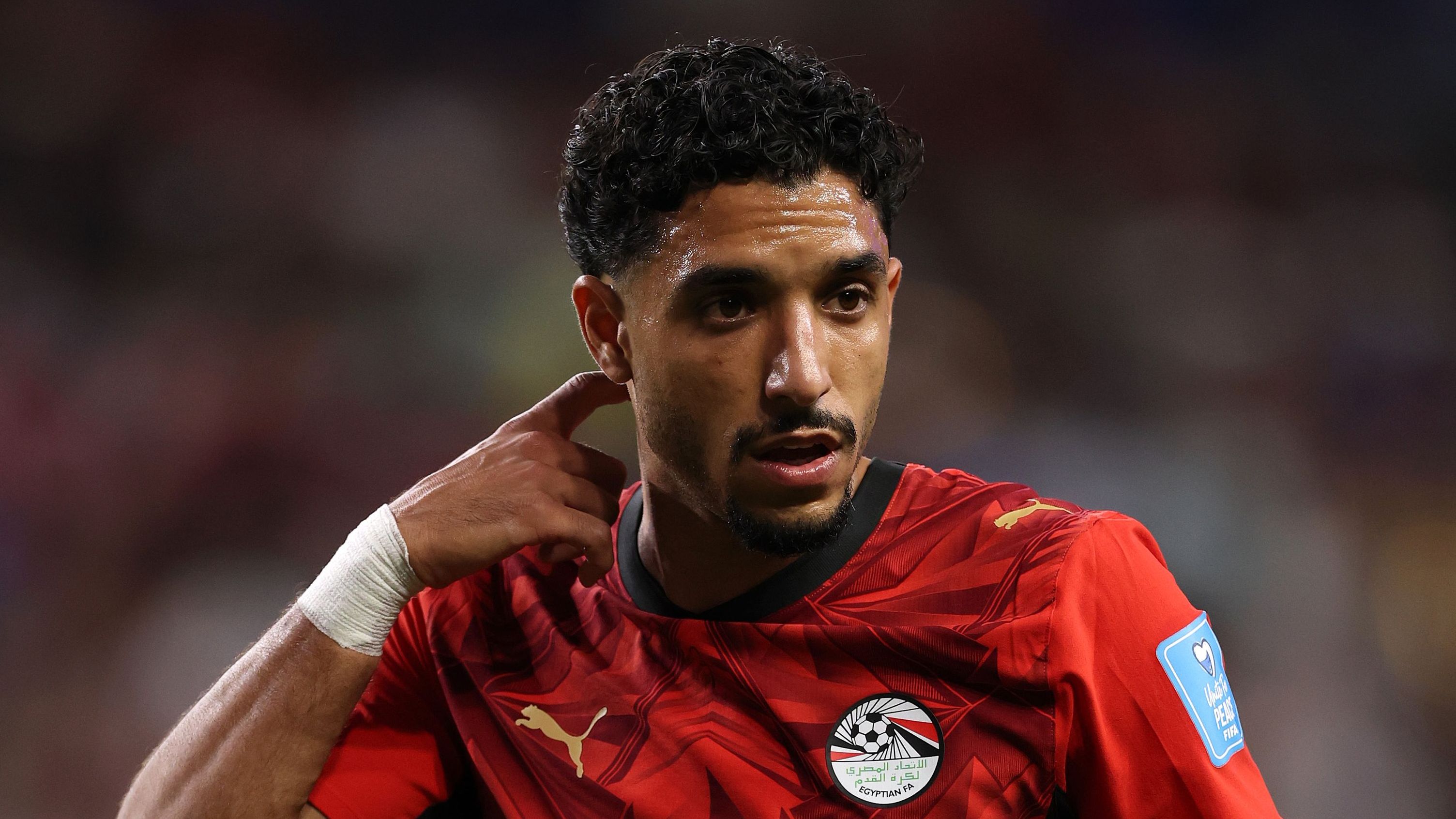 رامي ربيعة يدافع عن عمر مرموش: الفردية سلاح النجم الكبير