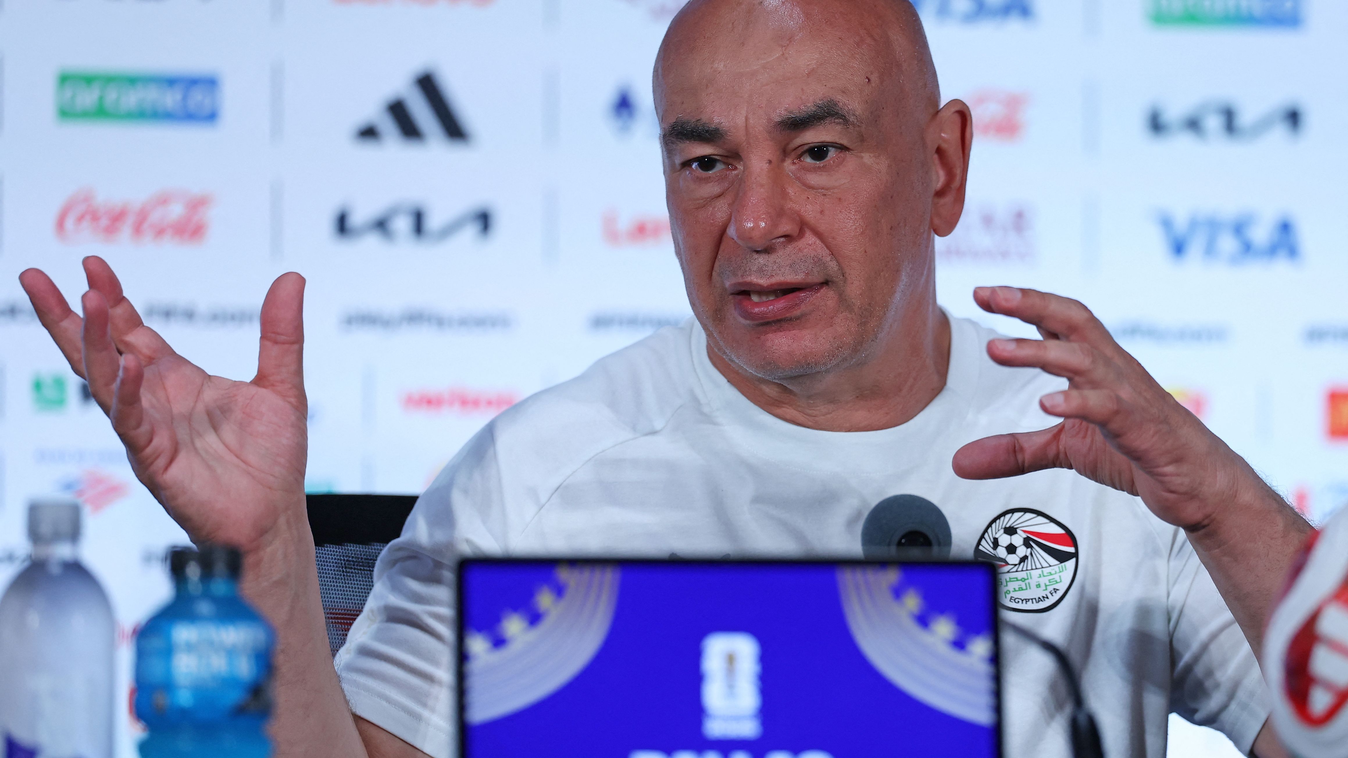 كشف سبب بكاء صلاح.. مدرب منتخب مصر عن مواجهة ميسي: لا نخشى أحدًا