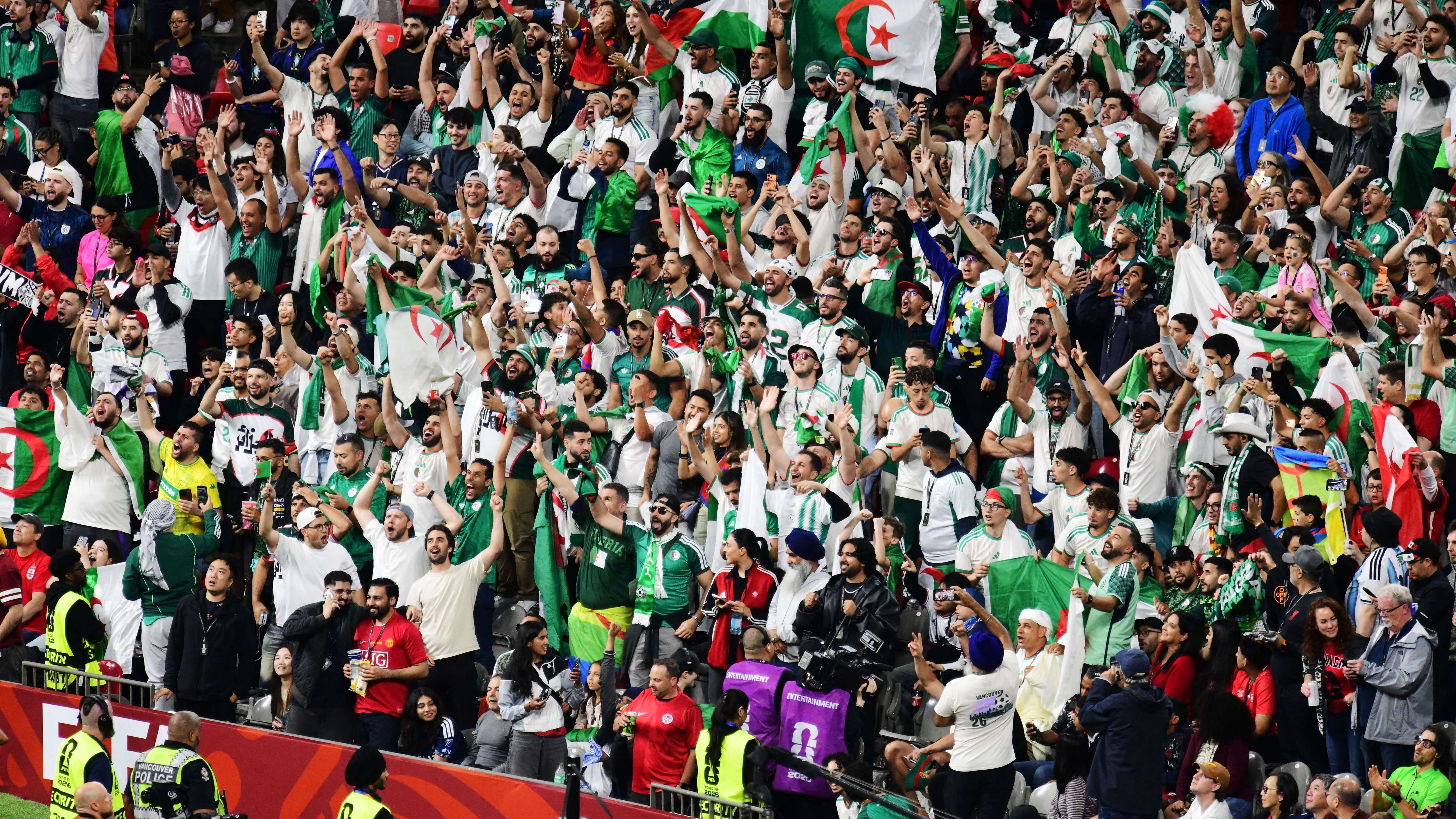FBL-WC-2026-MATCH85-SUI-ALG-FANS