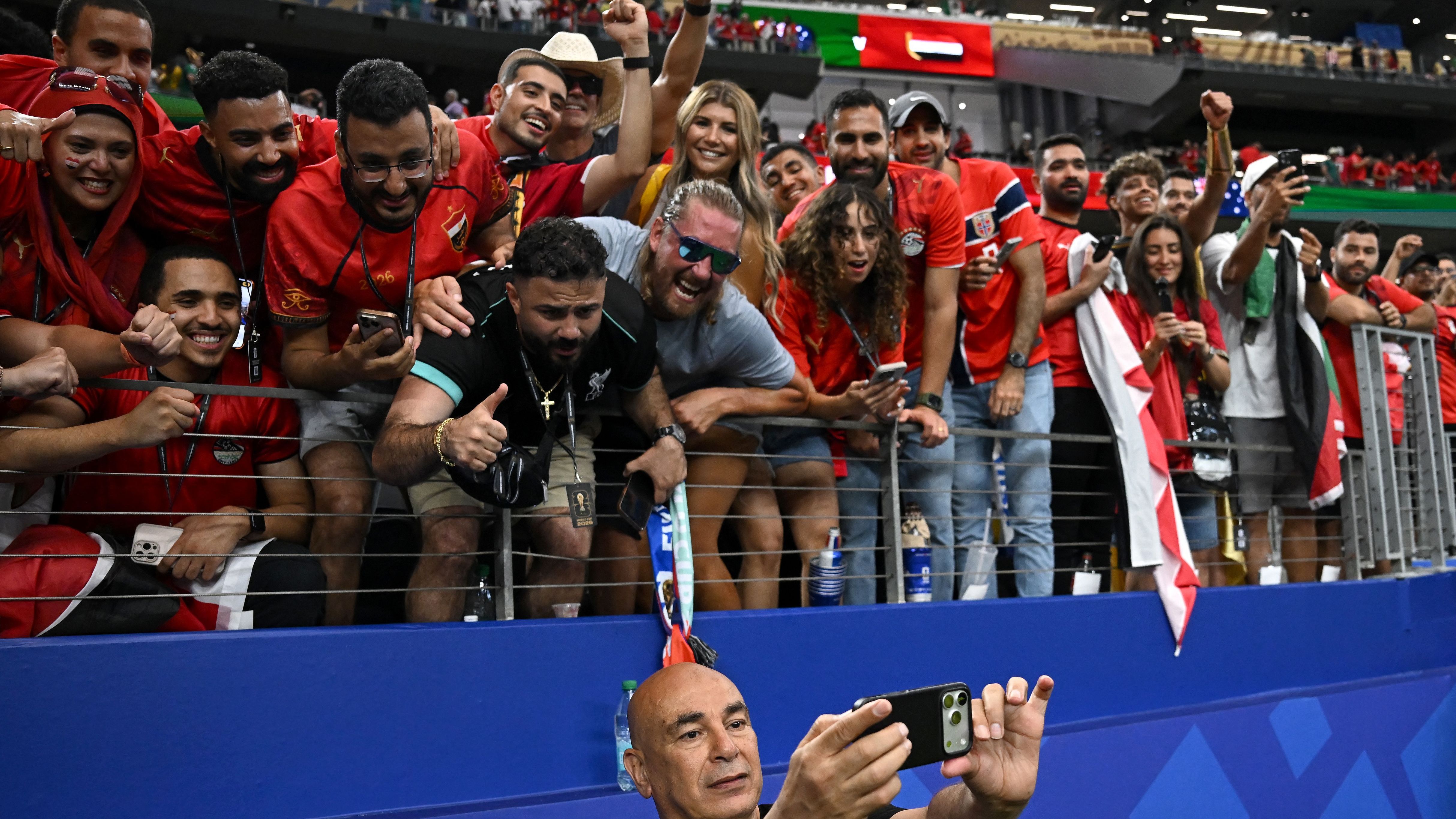فيديو ـ ليس صلاح!.. أبو تريكة يفاجئ نجم منتخب مصر: أصبحت أفضل مني بمراحل