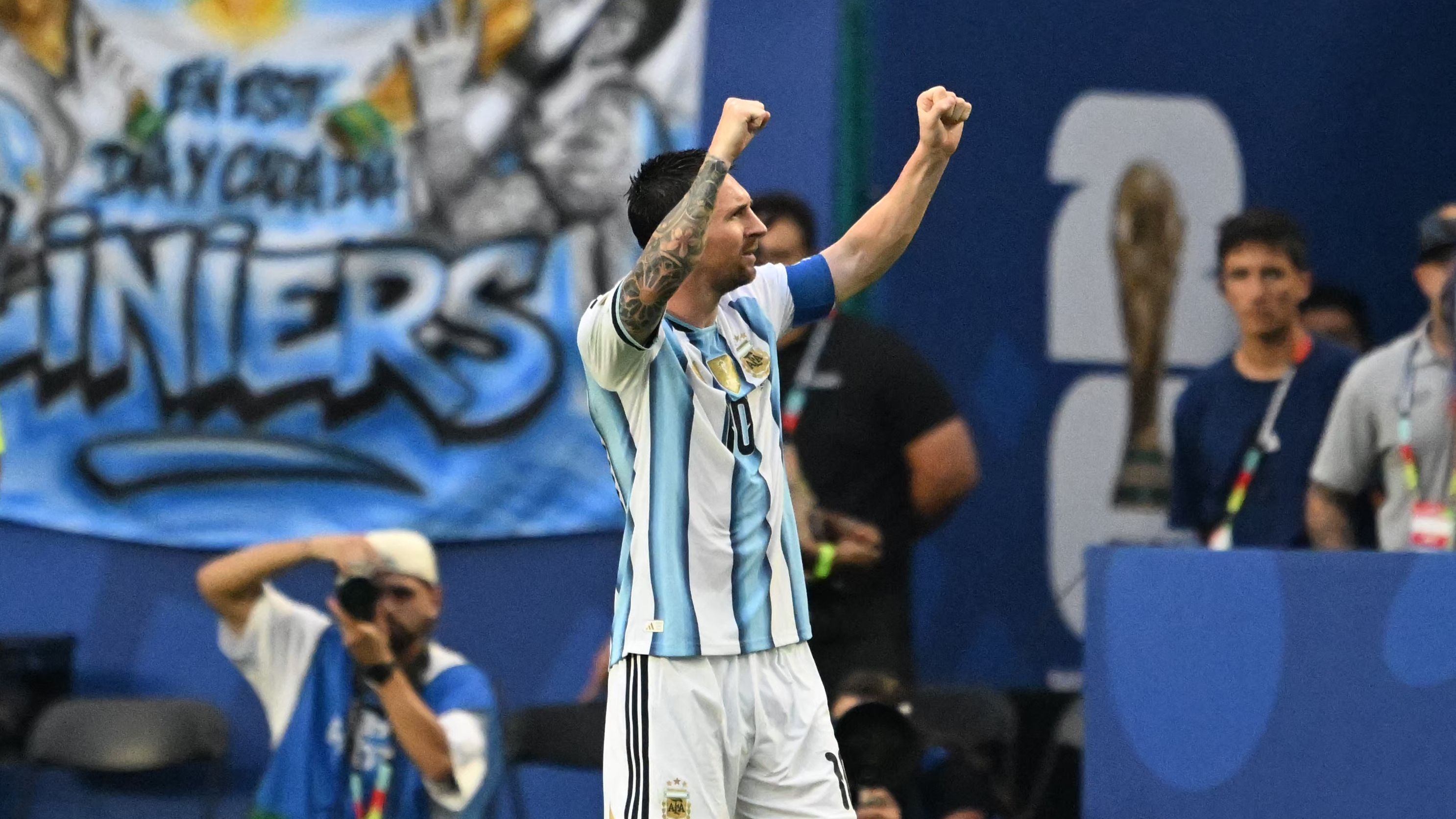 ميسي يفعلها مجددًا: رقمان قياسيان في ليلة واحدة