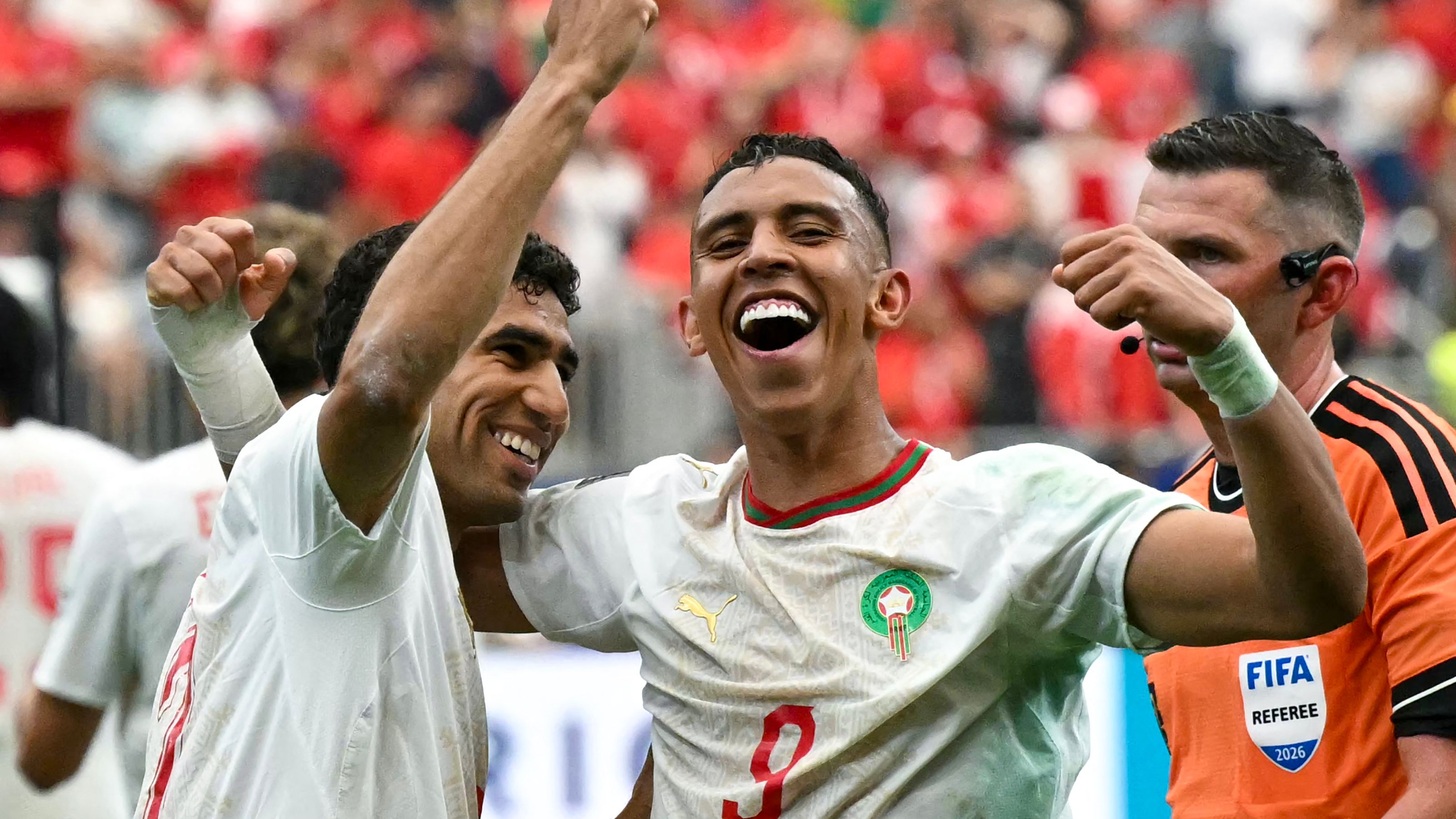 سخرية من لاعبي المغرب قبل موقعة فرنسا بسبب حادثة المنشفة