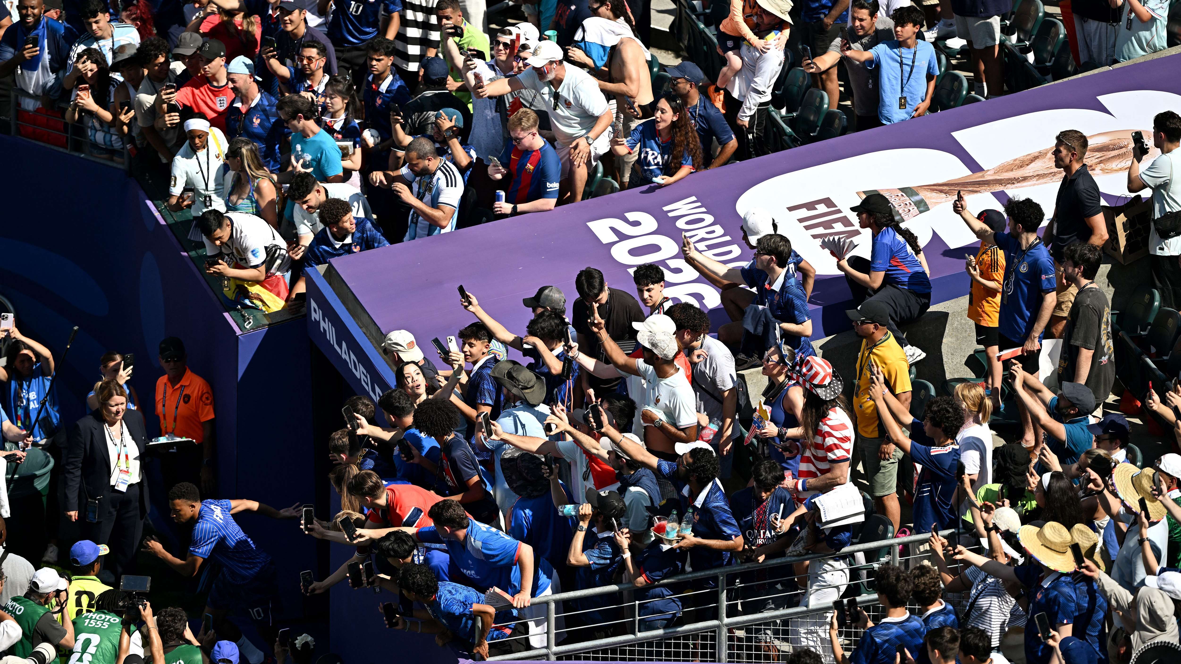 FBL-WC-2026-MATCH89-PAR-FRA-FANS