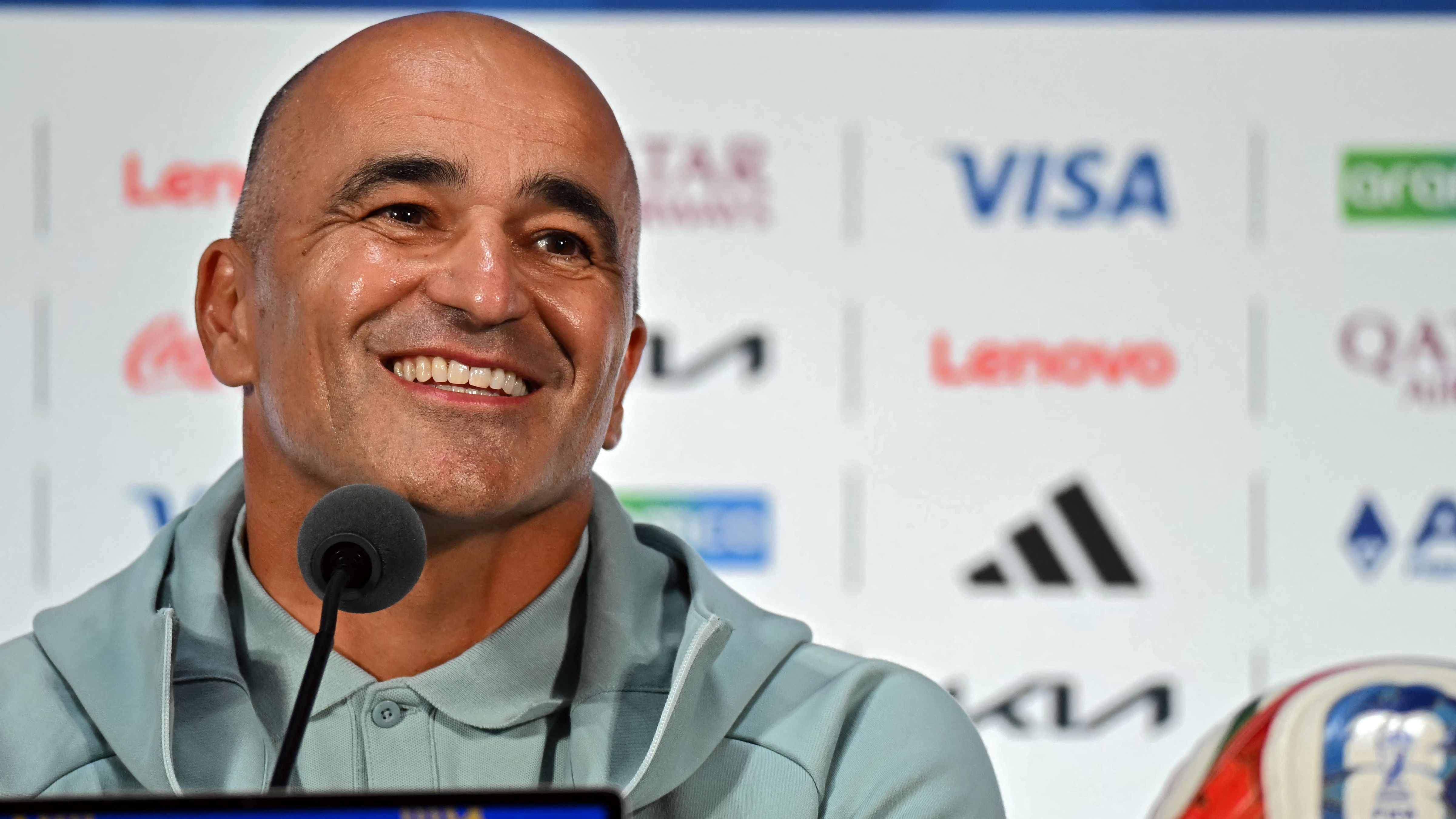 راتب خرافي.. الكشف عن تفاصيل عقد روبرتو مارتينيز مع المنتخب السعودي