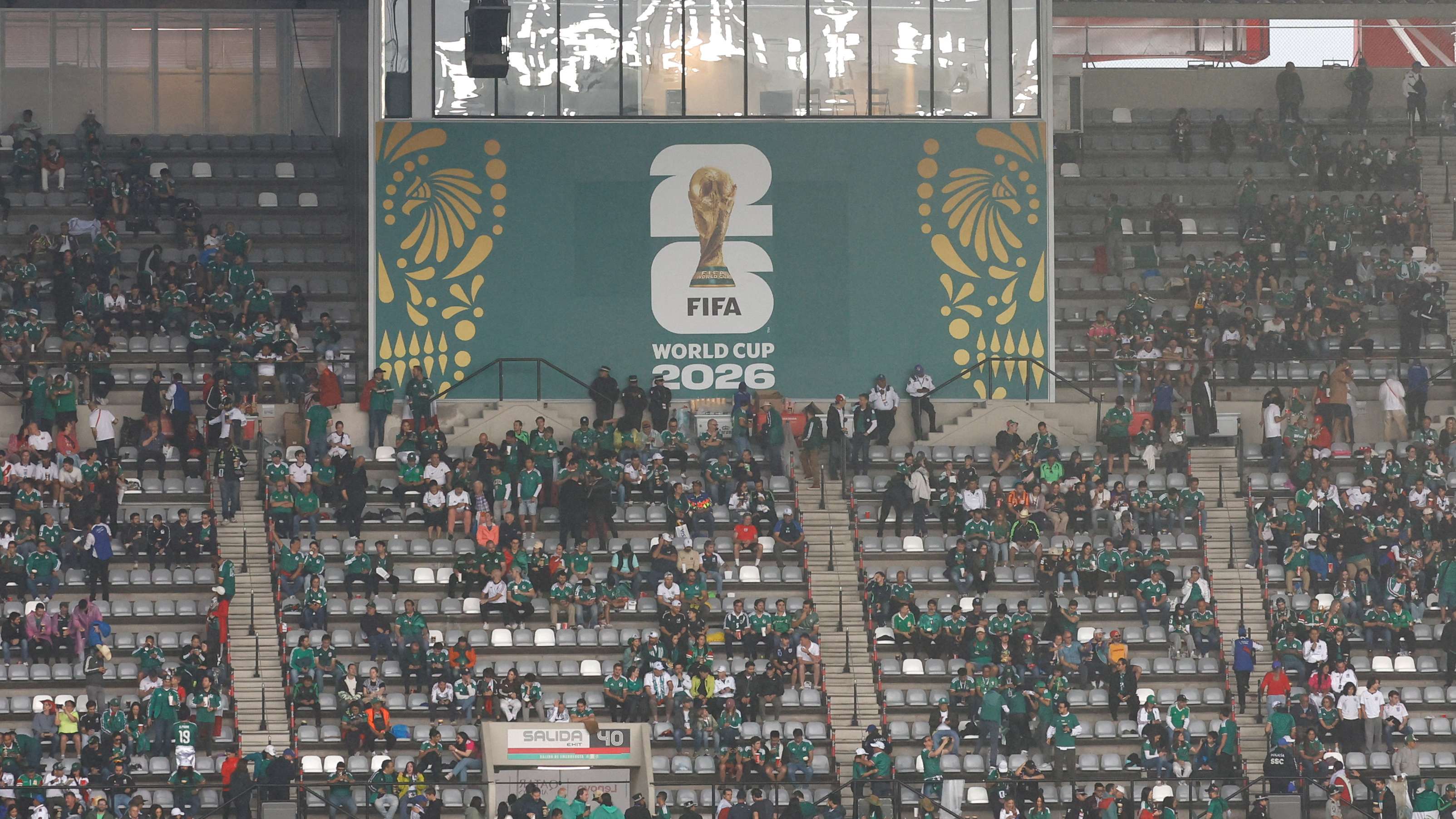 FBL-WC-2026-MATCH92-MEX-ENG-FANS