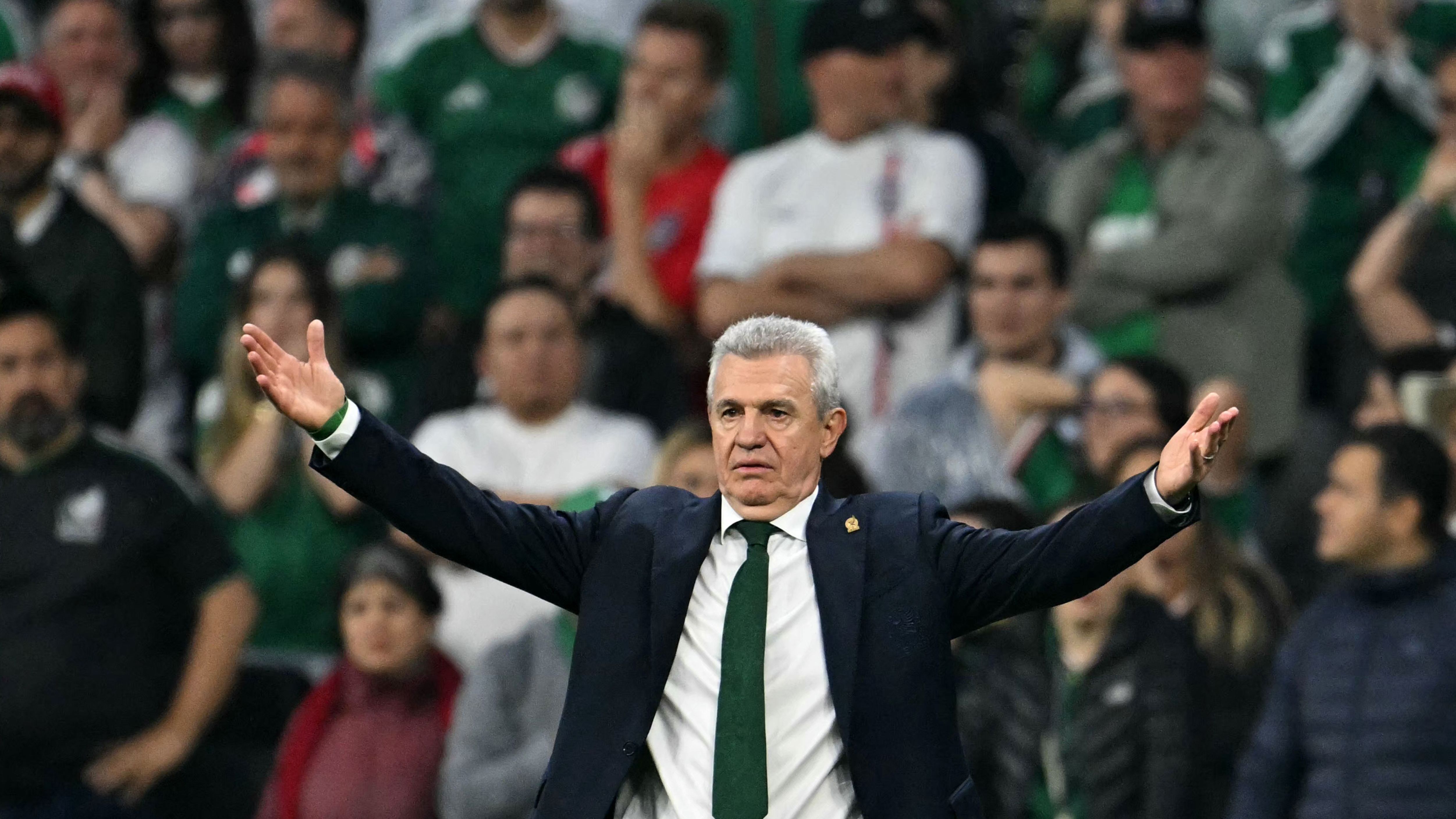 "كان تصرفًا أحمق".. خافيير أجيري يعتذر لنجم برشلونة