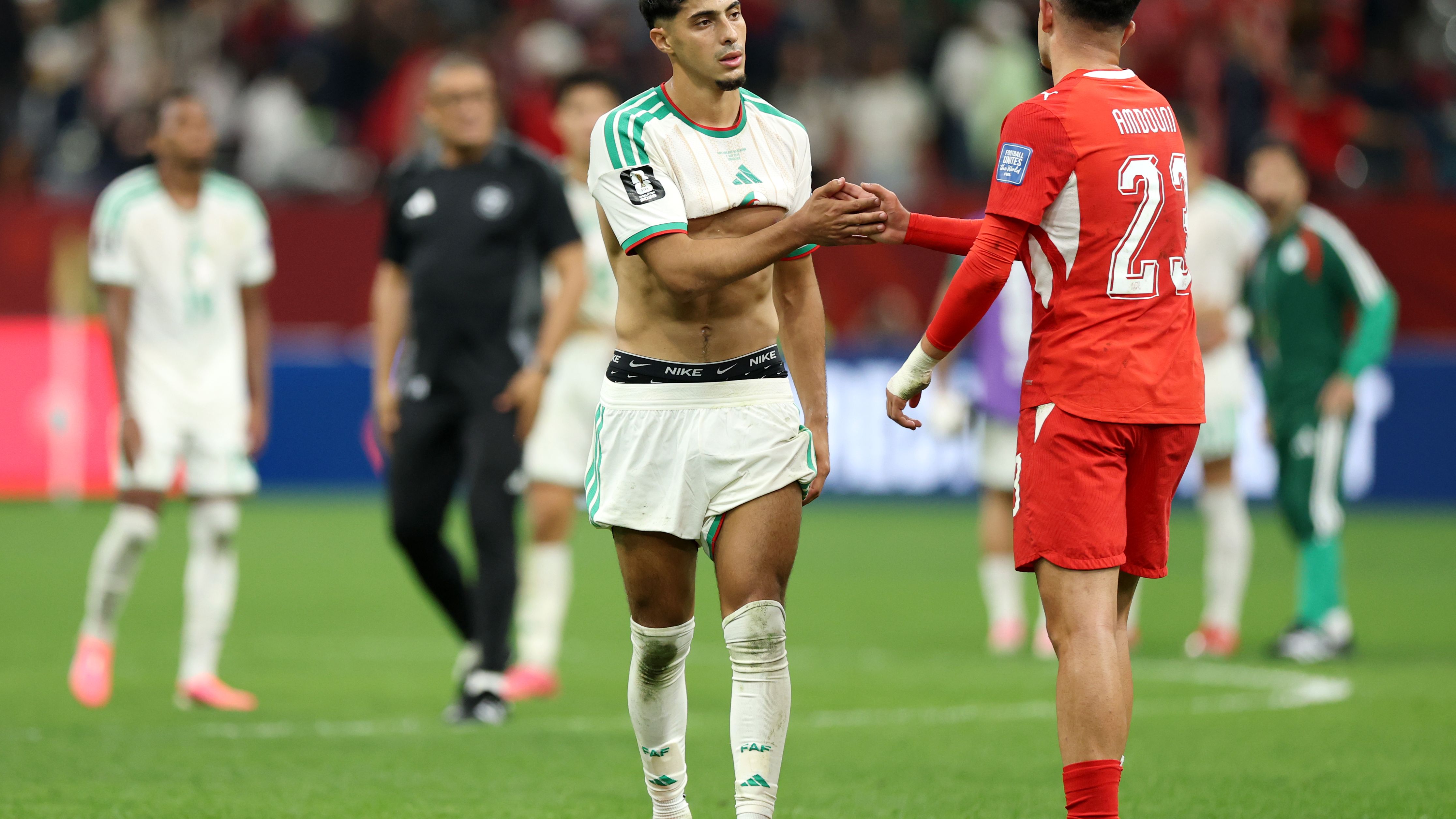الجزائر قد تكون وجهته!.. مدرب جديد يعلن الرحيل بعد الوداع المهين