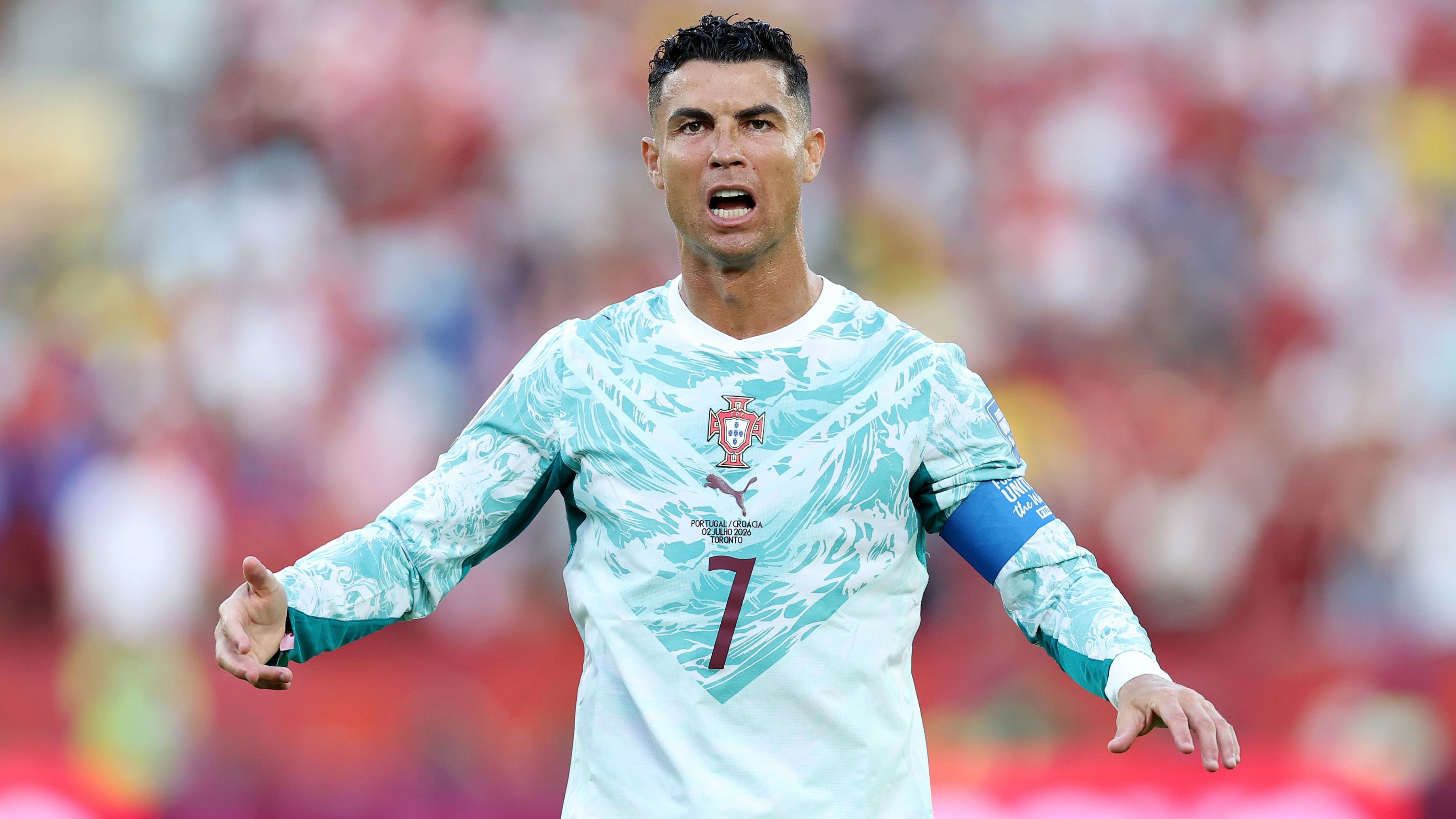 فيديو: "الوحش جاهز بنسبة 200%".. كريستيانو يوبخ نجم البرتغال قبل موقعة إسبانيا