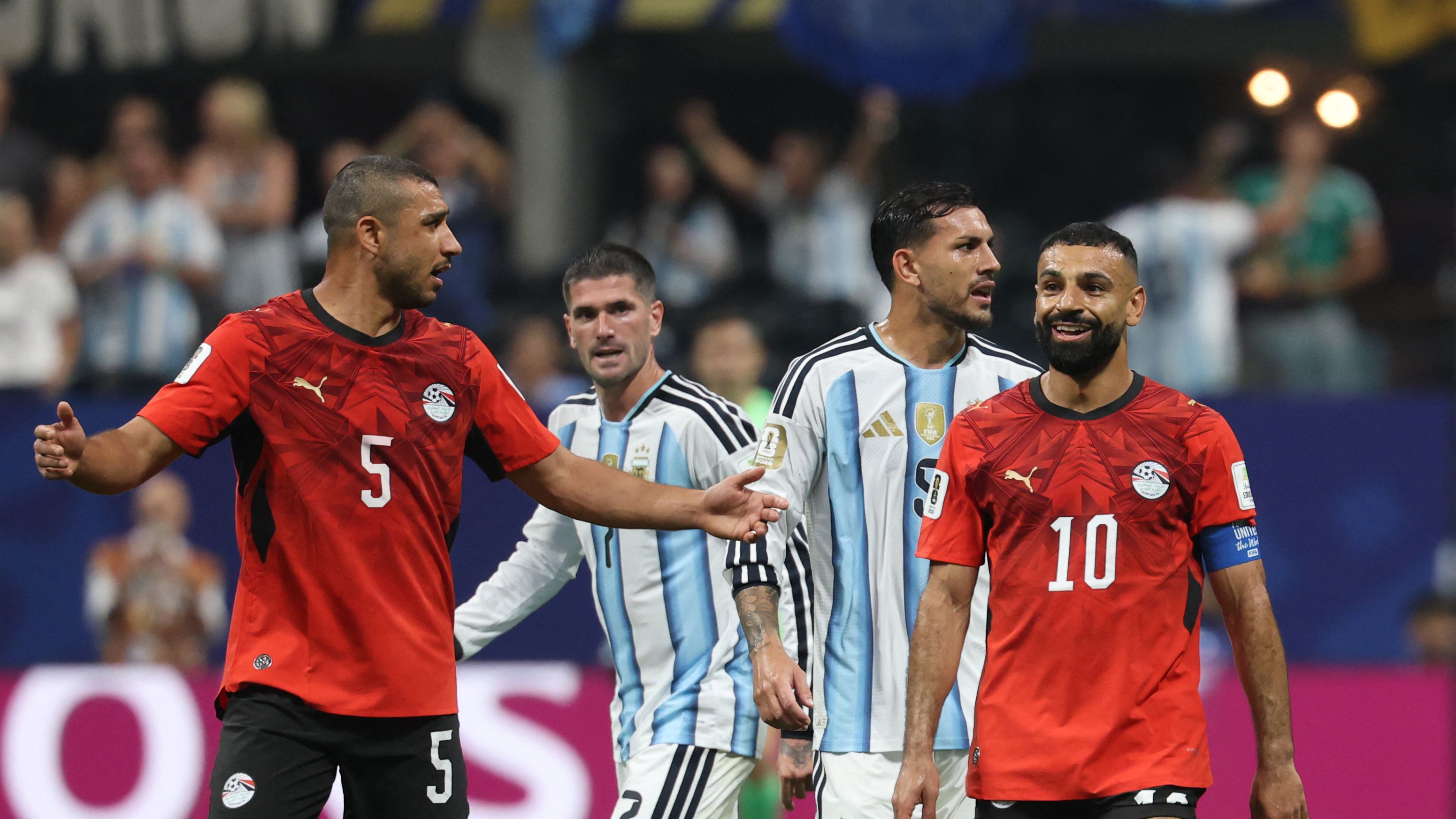 كاسباروف يهاجم الفيفا بعد خسارة مصر: 'أضحوكة فاسدة'