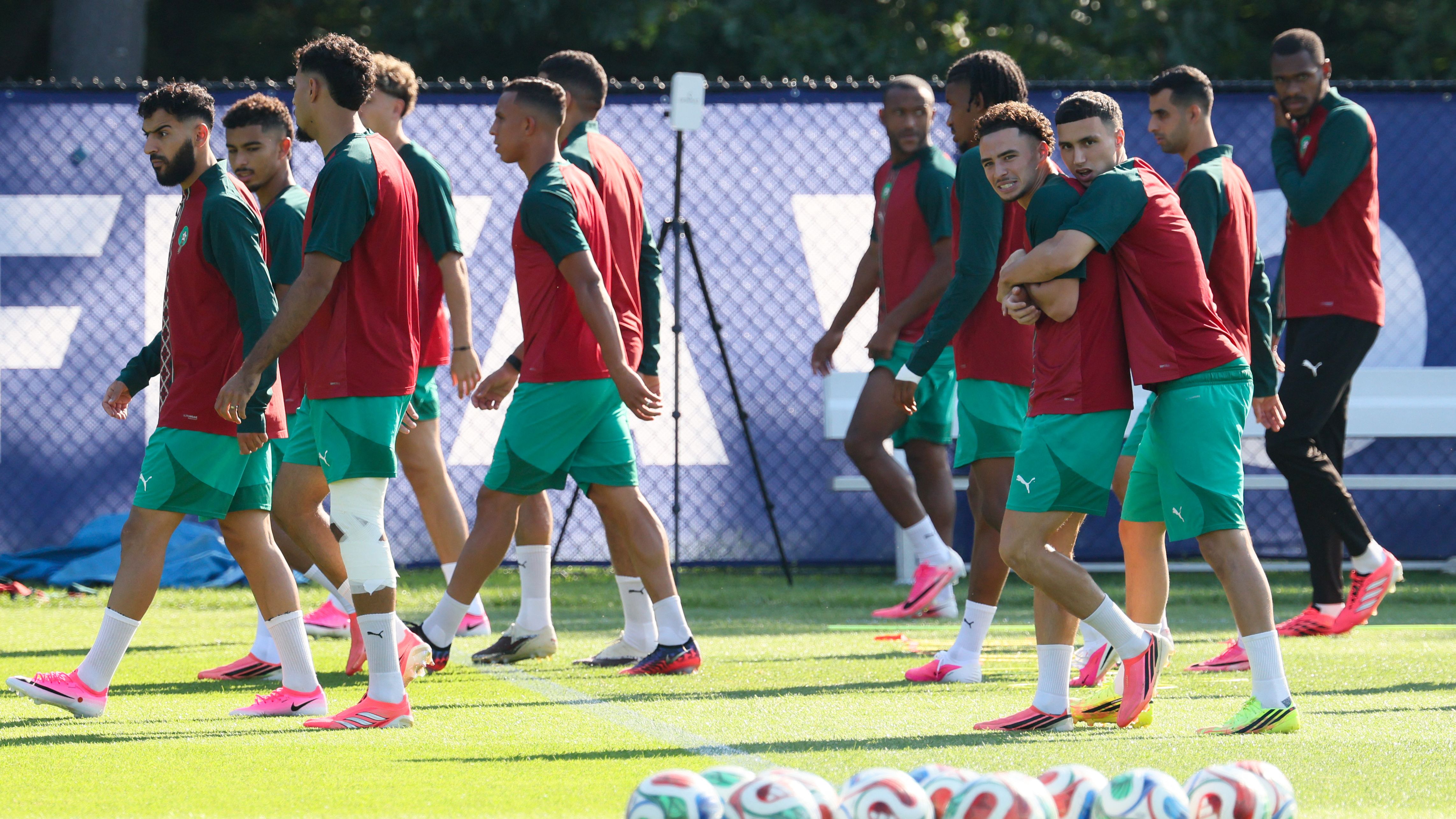 20 لاعباً مهددون بالغياب عن نصف نهائي كأس العالم بسبب البطاقات الصفراء