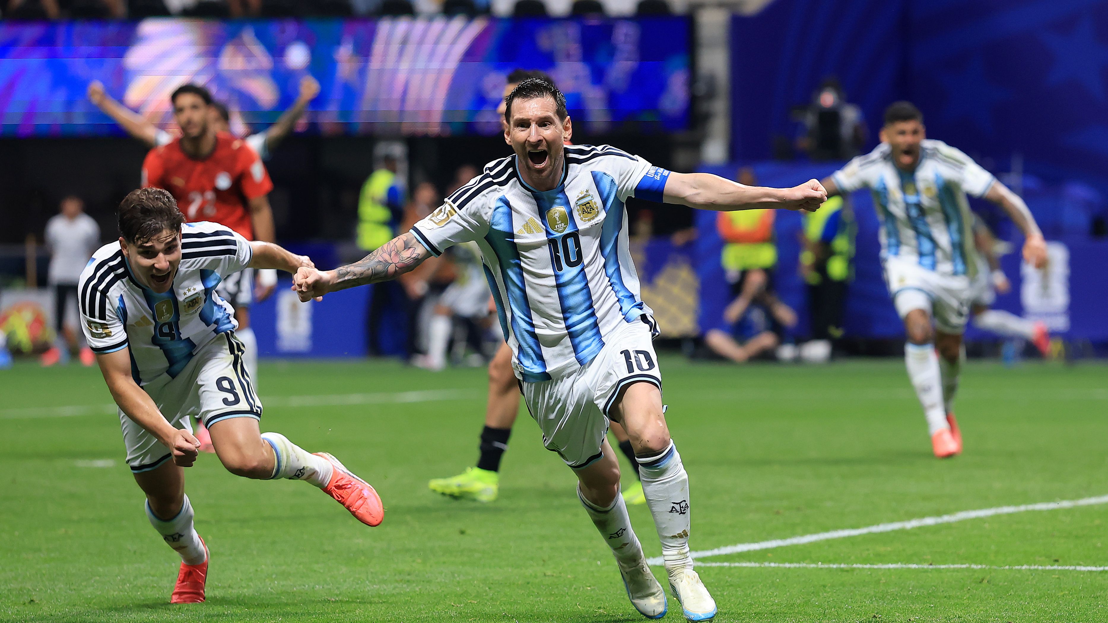 مصر تودع المونديال بسيناريو درامي.. الأرجنتين تخطف الفوز في الوقت القاتل