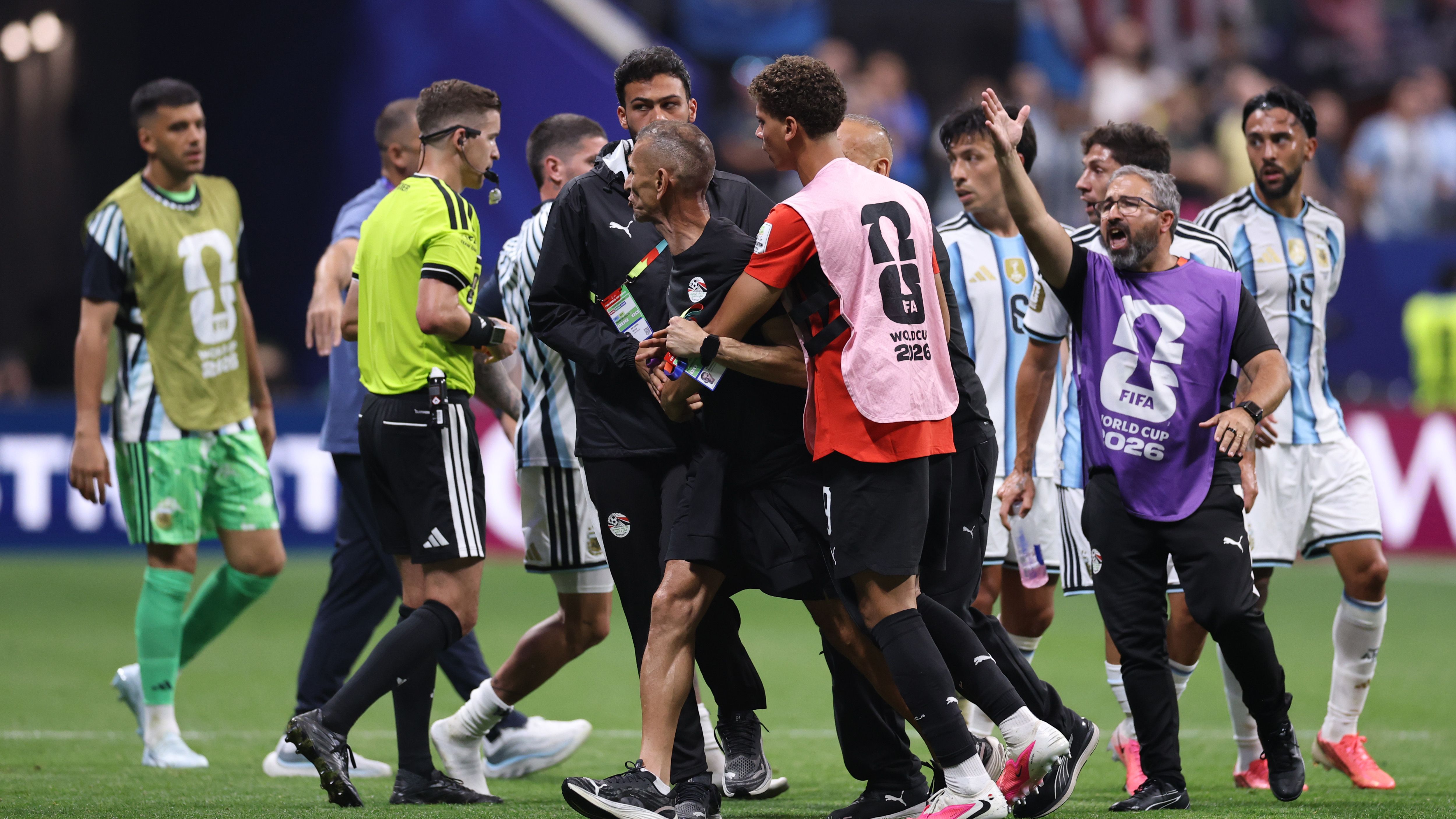 إيقاف وغرامة كبيرة.. الفيفا يعاقب مدرب منتخب مصر جراء أحداث مباراة الأرجنتين