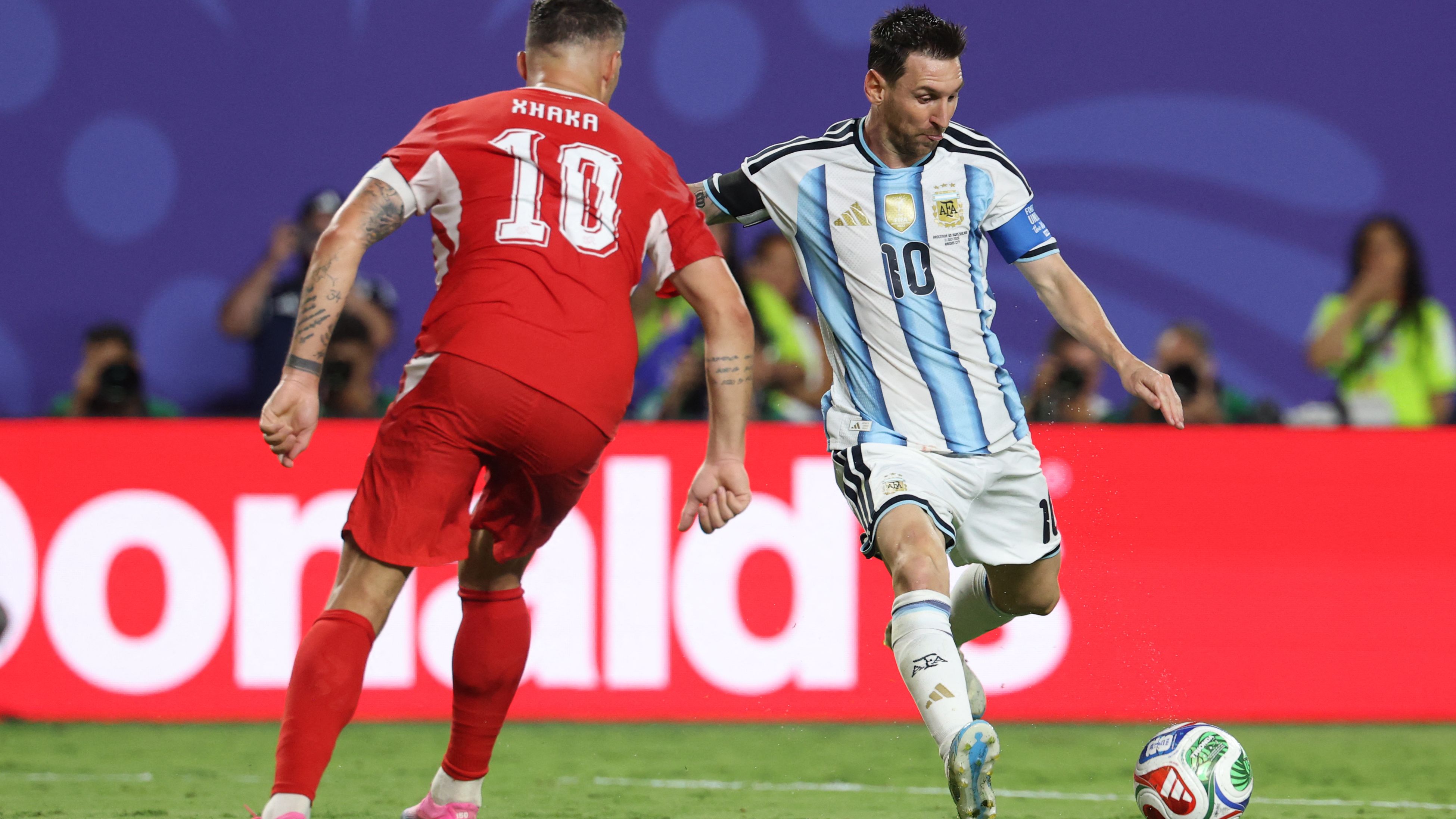 أسطورة ألمانية: حارس الأرجنتين يقود المنتخب لنهائي كأس العالم