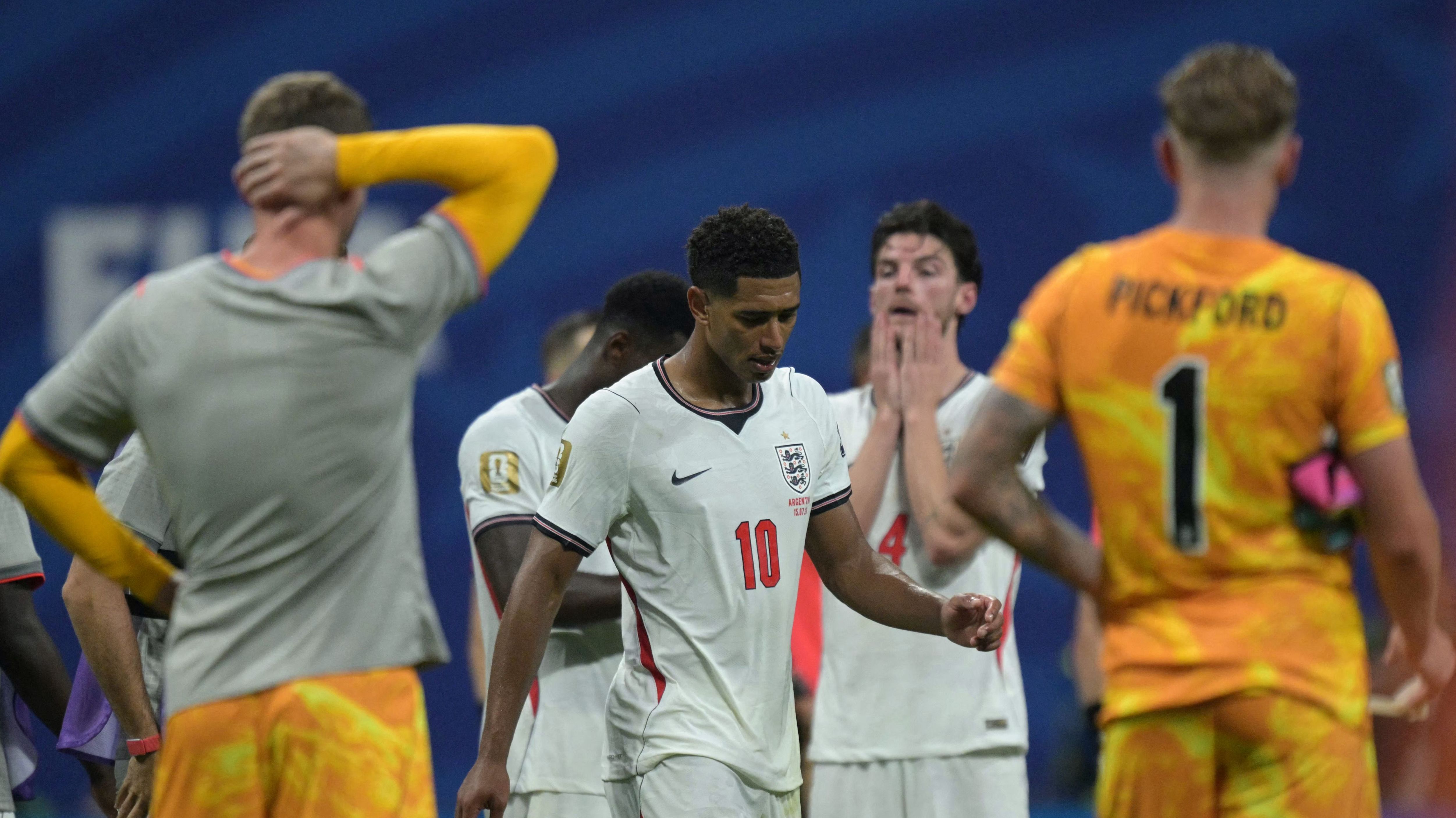 تفاصيل جديدة تكشف سبب صفعة بيلينجهام للاعب الأرجنتين بعد المباراة