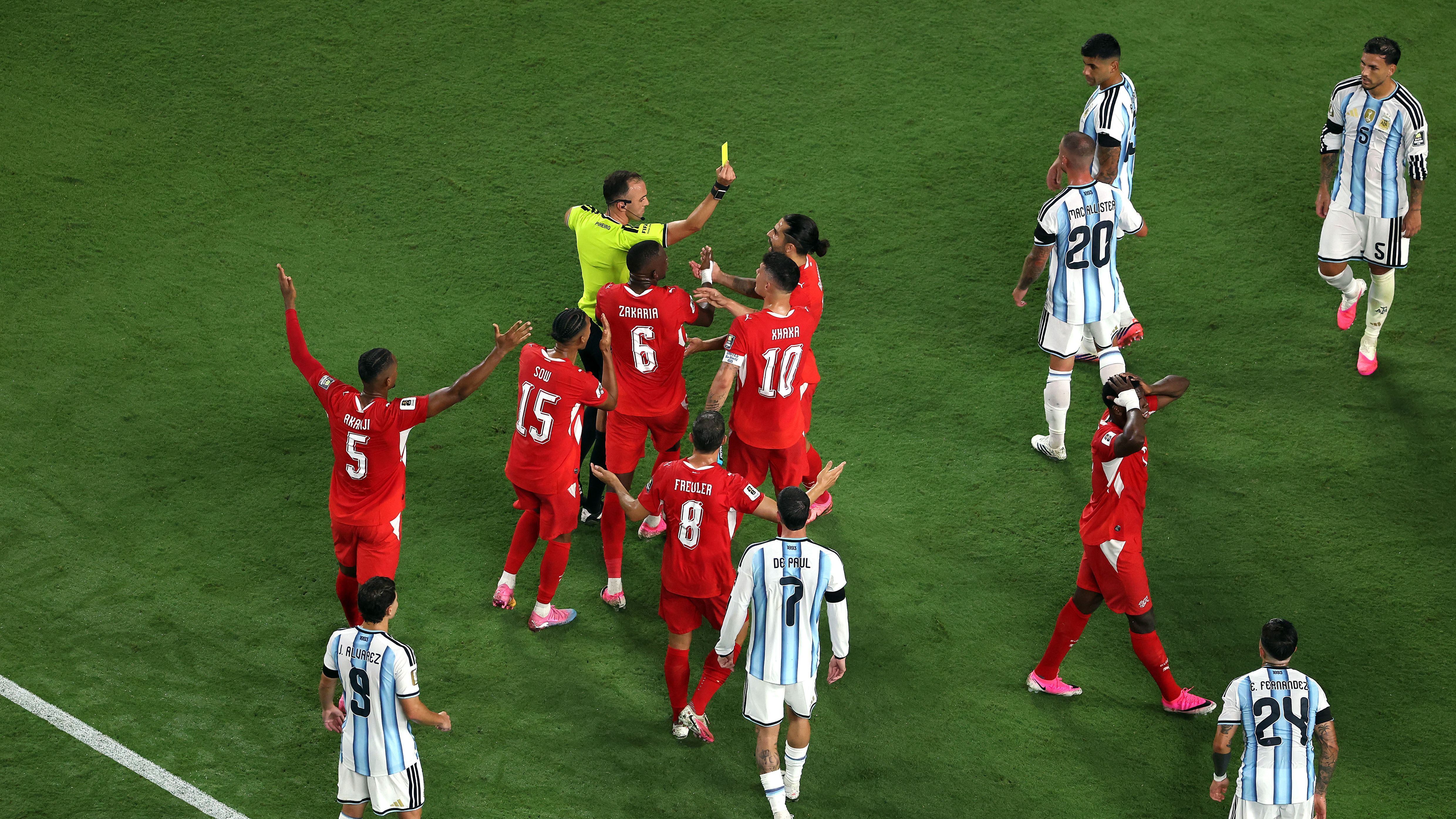 إيمبولو يدخل تاريخ المونديال كأول لاعب يُطرد بسبب التمثيل منذ 2006