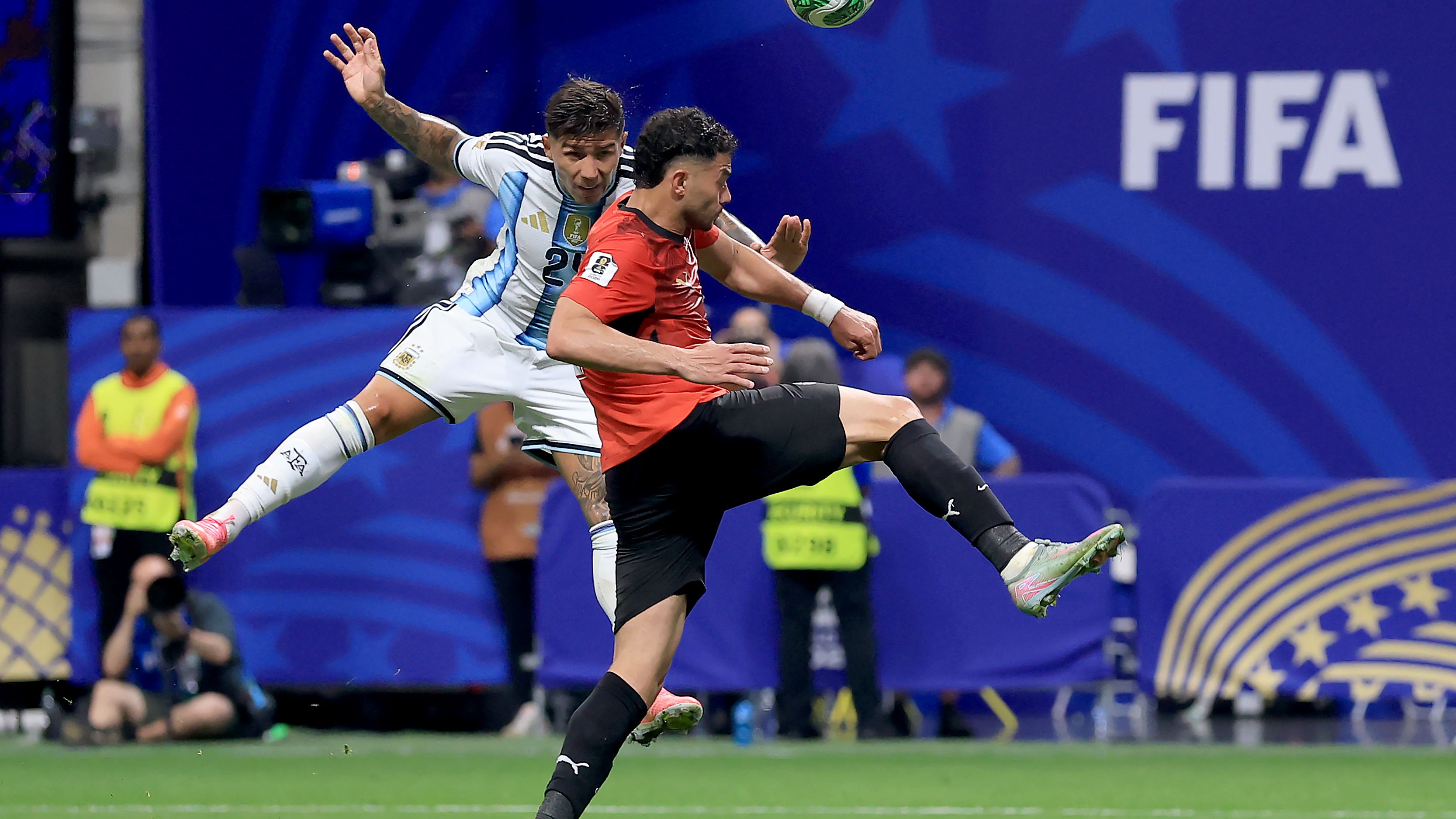رئيس الاتحاد الأرجنتيني: هزيمة إنجلترا كالتتويج بالمونديال.. ومباراة مصر تركت بصمتها علينا
