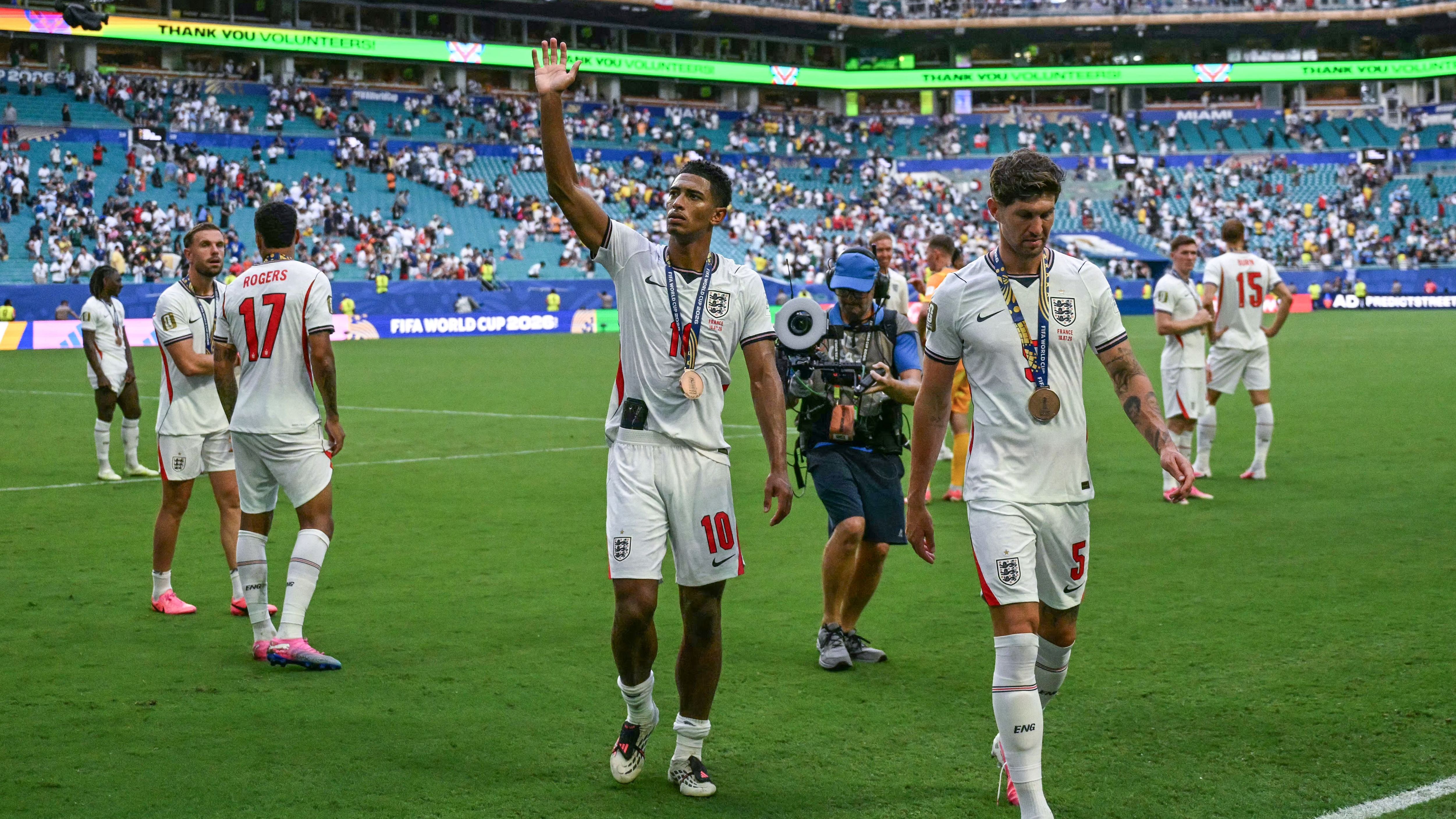 انتصار تاريخي: إنجلترا تهزم فرنسا 6-4 في مباراة العصر بكأس العالم 2026