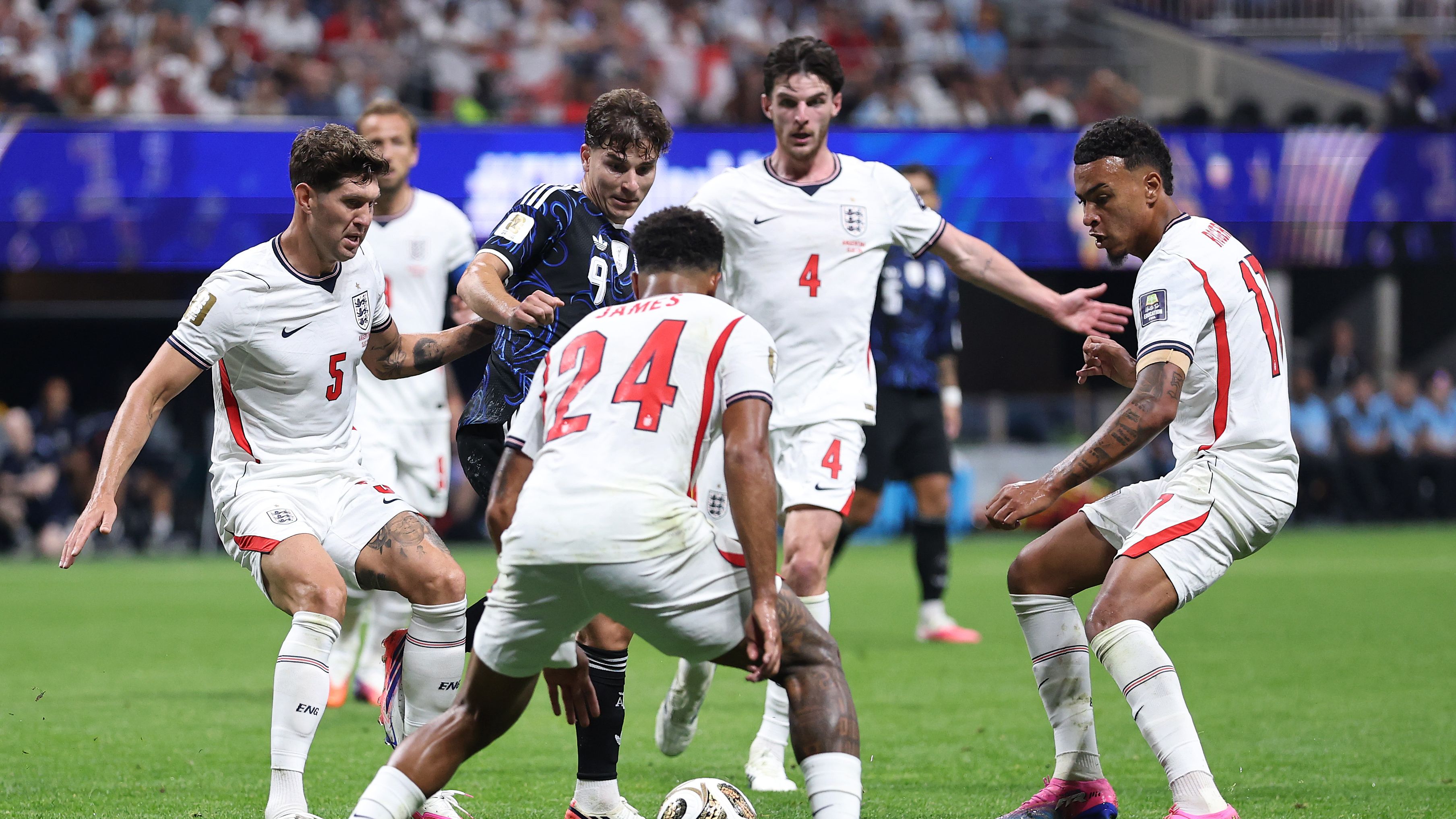 مطلوب في آرسنال وتشيلسي.. يوفنتوس يقتحم السباق على نجم منتخب إنجلترا