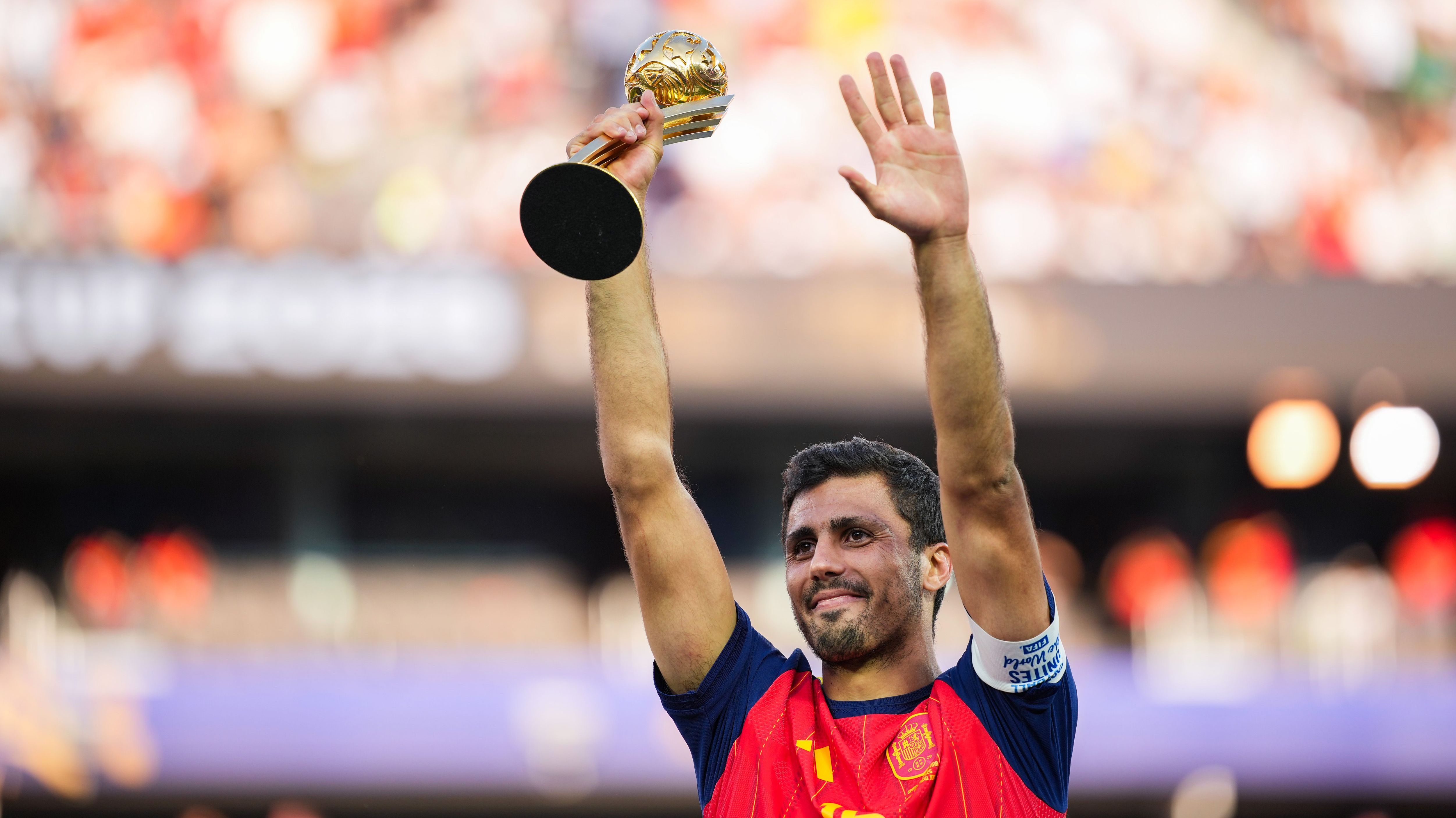 رودري يعلق آمال العودة إلى الليغا على ريال مدريد