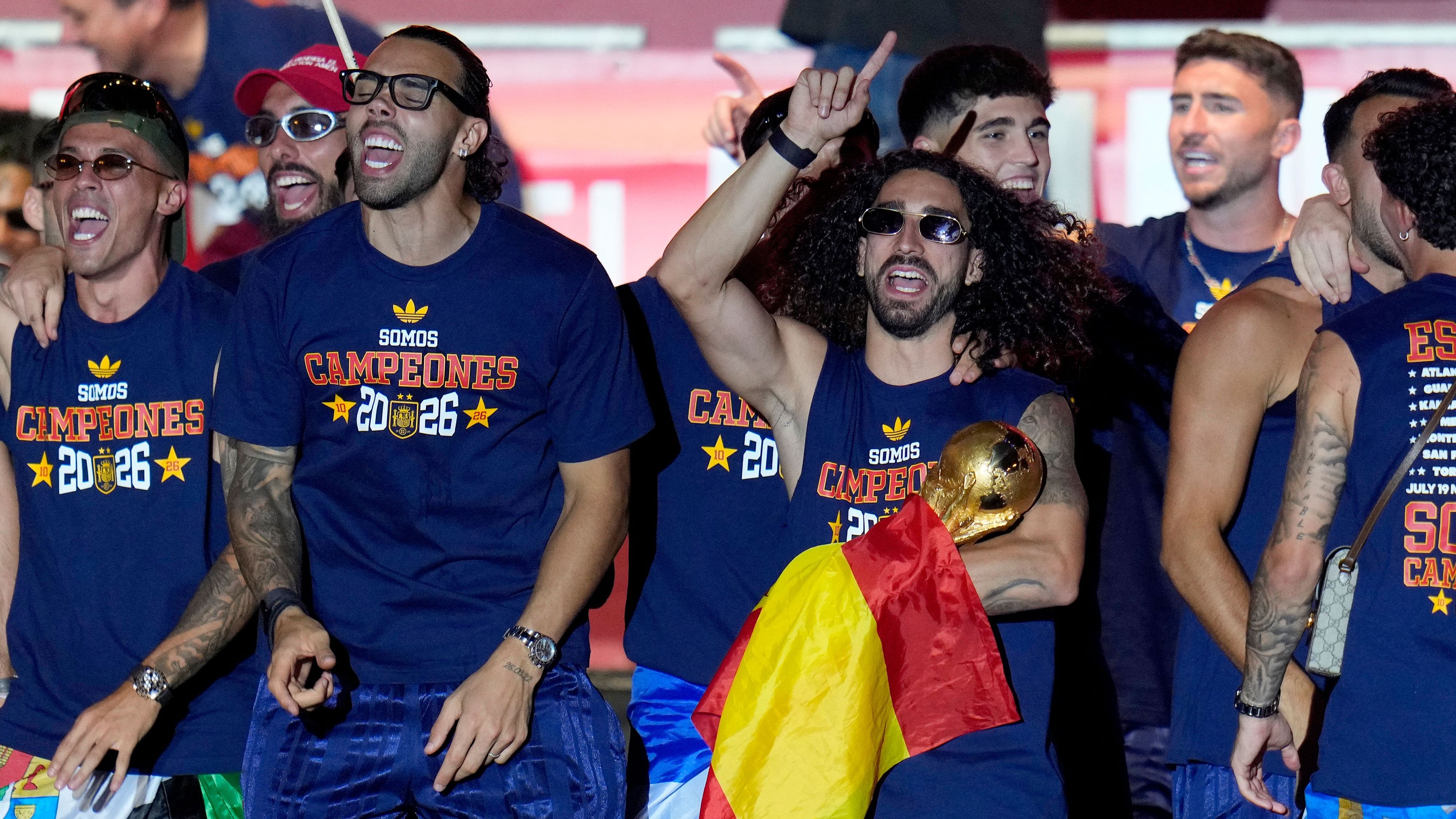 كوكوريلا يُلهب الجماهير بأغنية «هالاند يرتعد» في احتفالات إسبانيا