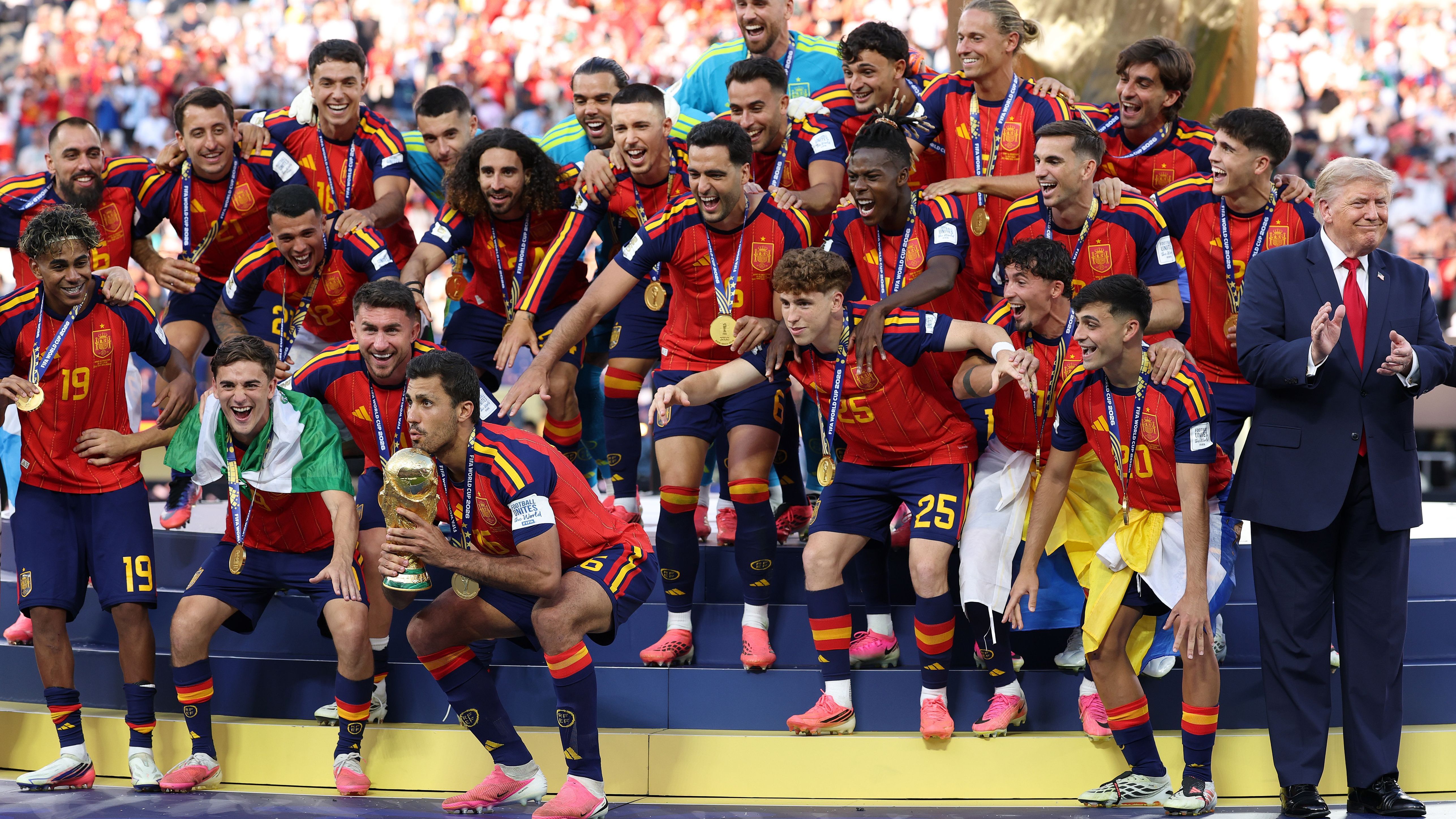 زيارة مفاجئة لبطل العالم إلى تدريبات برشلونة