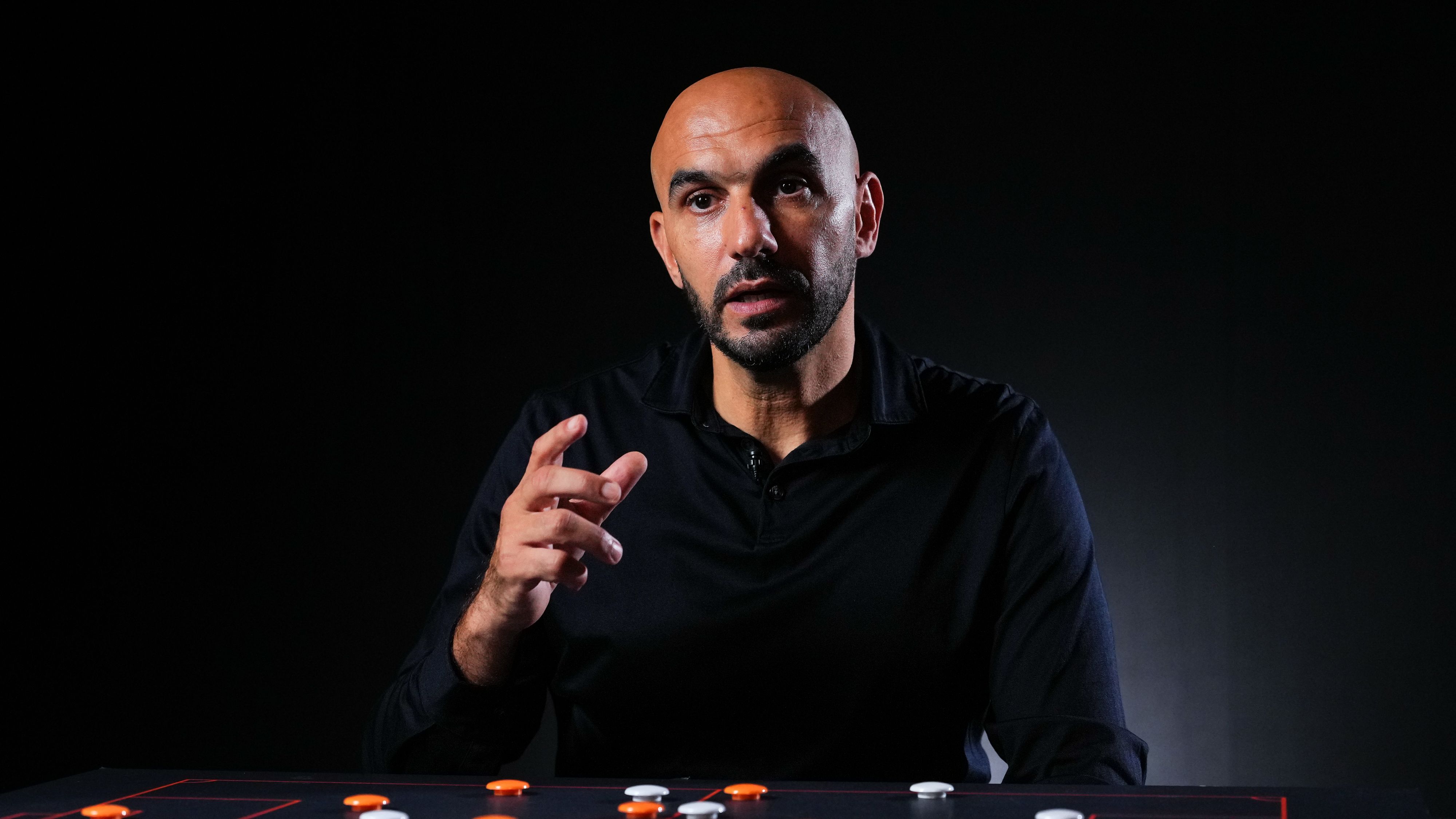 "كن رجلًا".. نجم المغرب السابق يفتح النار على الركراكي