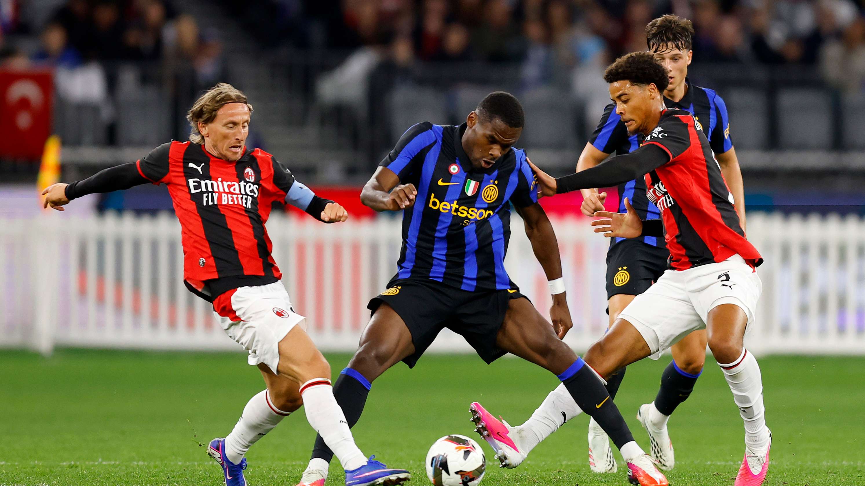 ماركوس تورامديربي الغضب على أعتاب رقم تاريخي.. وميلان يسعى لتكرار إنجاز أنشيلوتيهل يواصل إنتر سيطرته على الصدارة؟08:5630 أكتوبر 2026