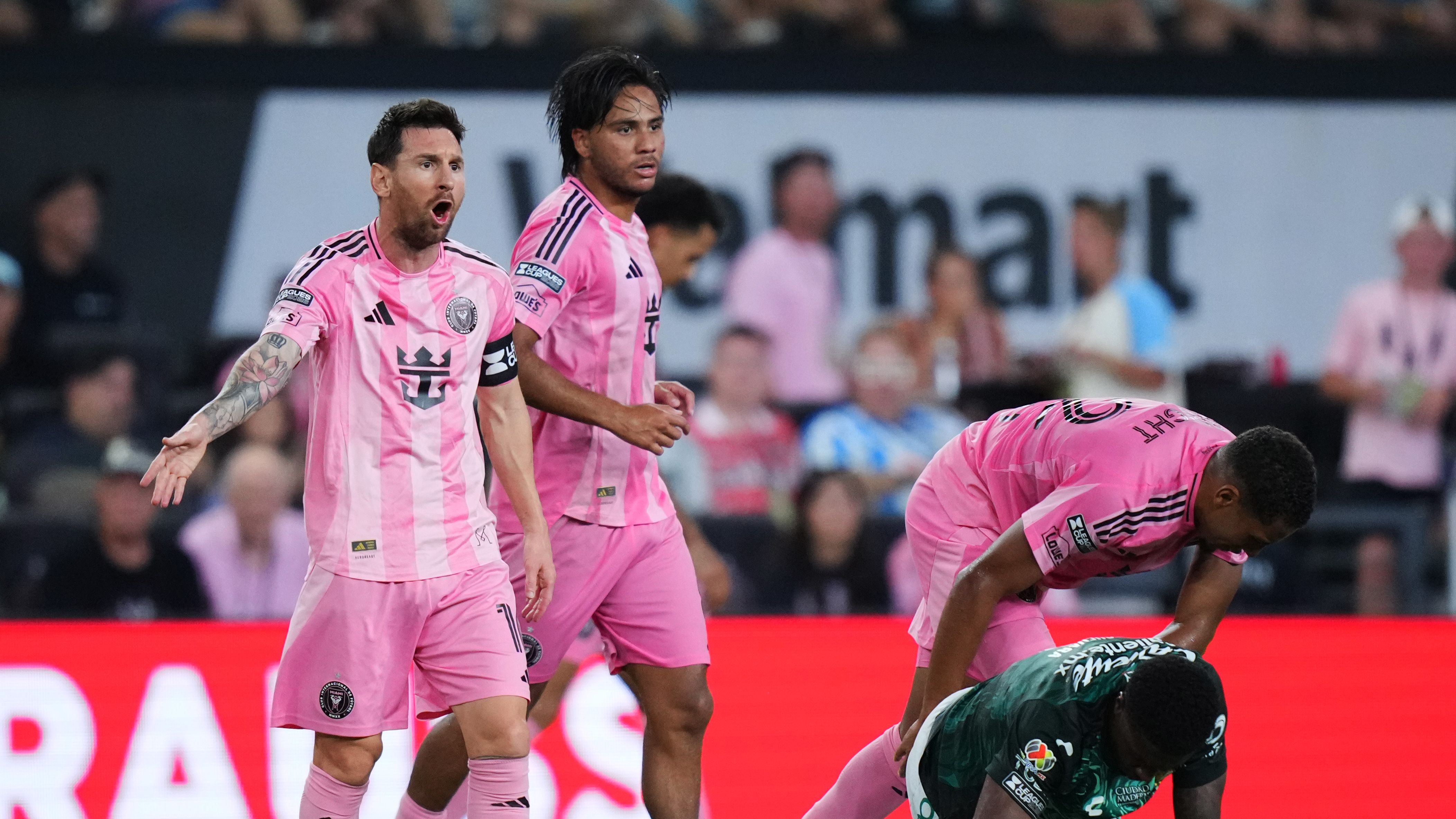 كأن الحزن لا يكتفي.. ميسي يتلقى ضربة ثالثة في أقل من شهر